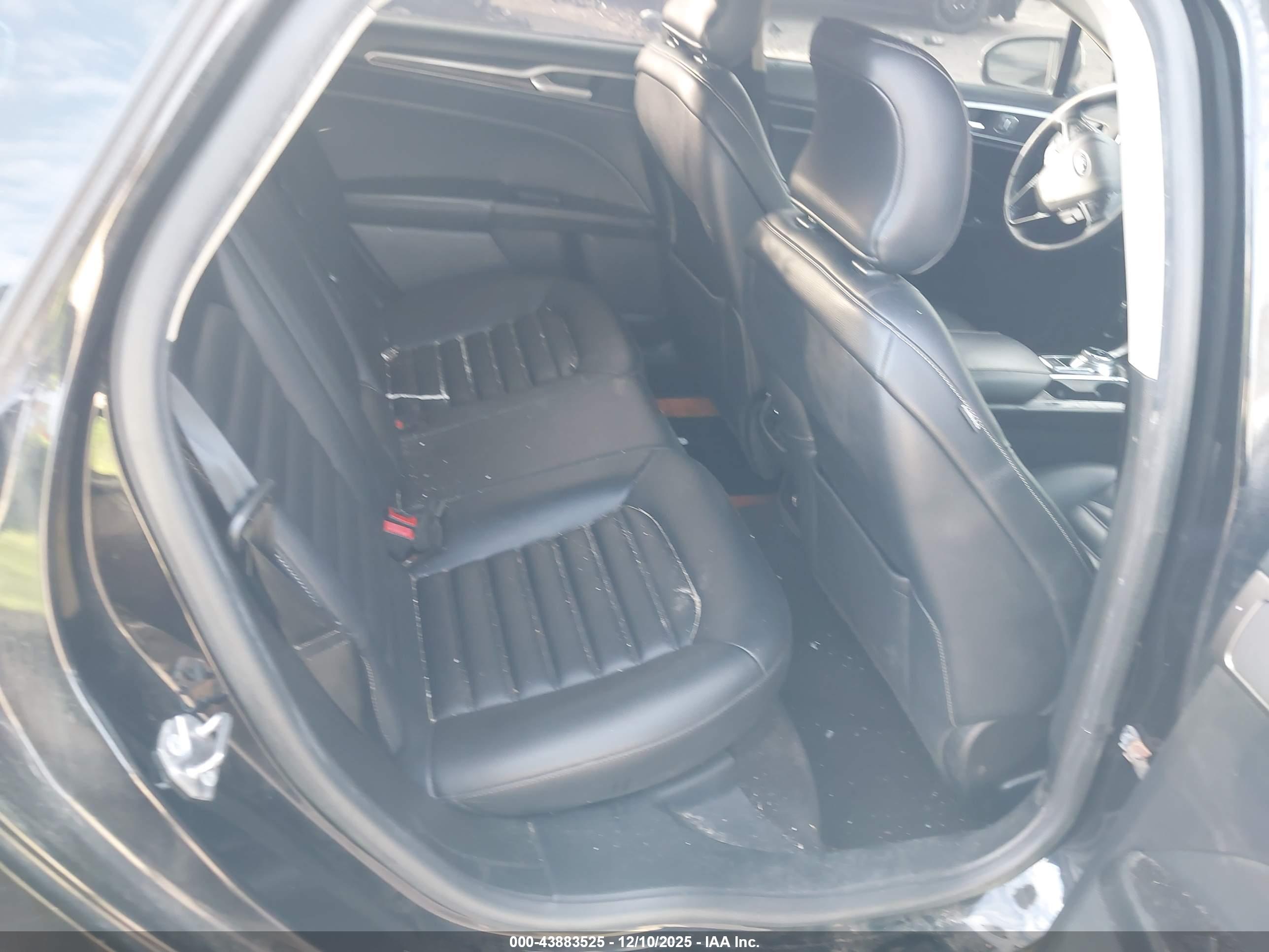 FORD FUSION image 8