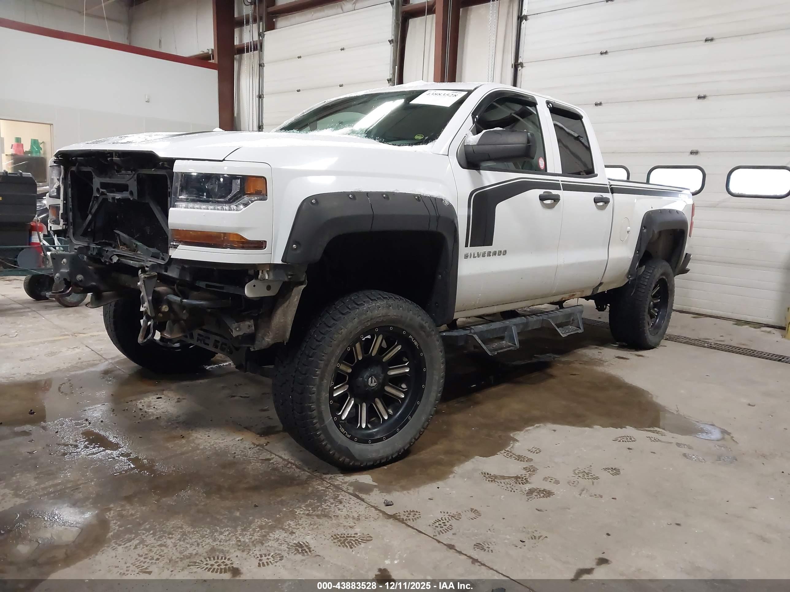 CHEVROLET SILVERADO image 2