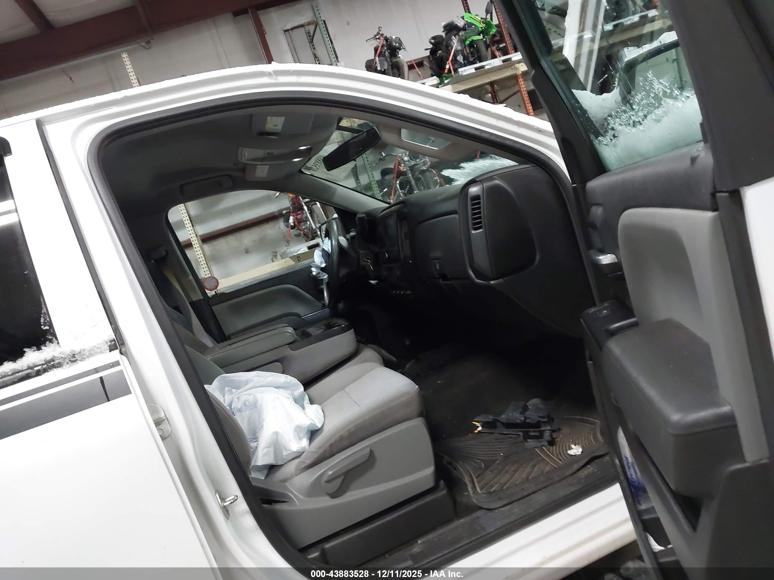 CHEVROLET SILVERADO image 5
