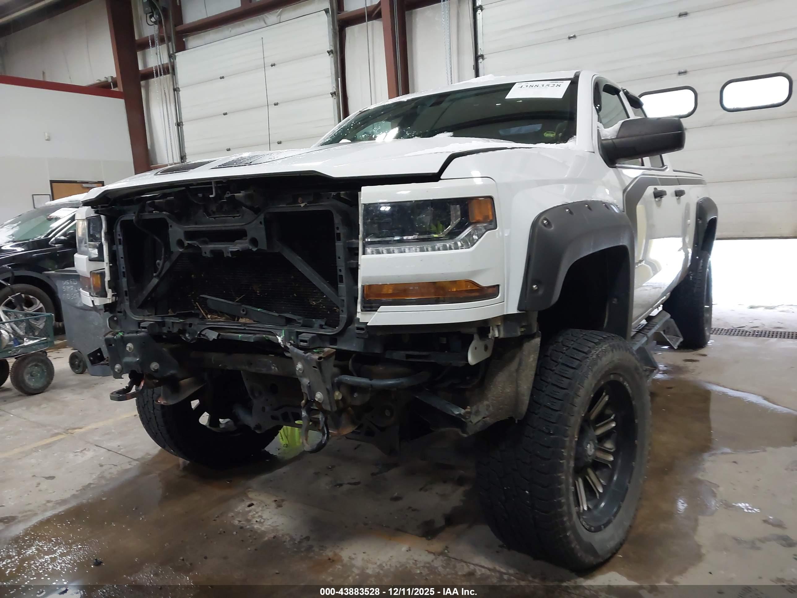 CHEVROLET SILVERADO image 6