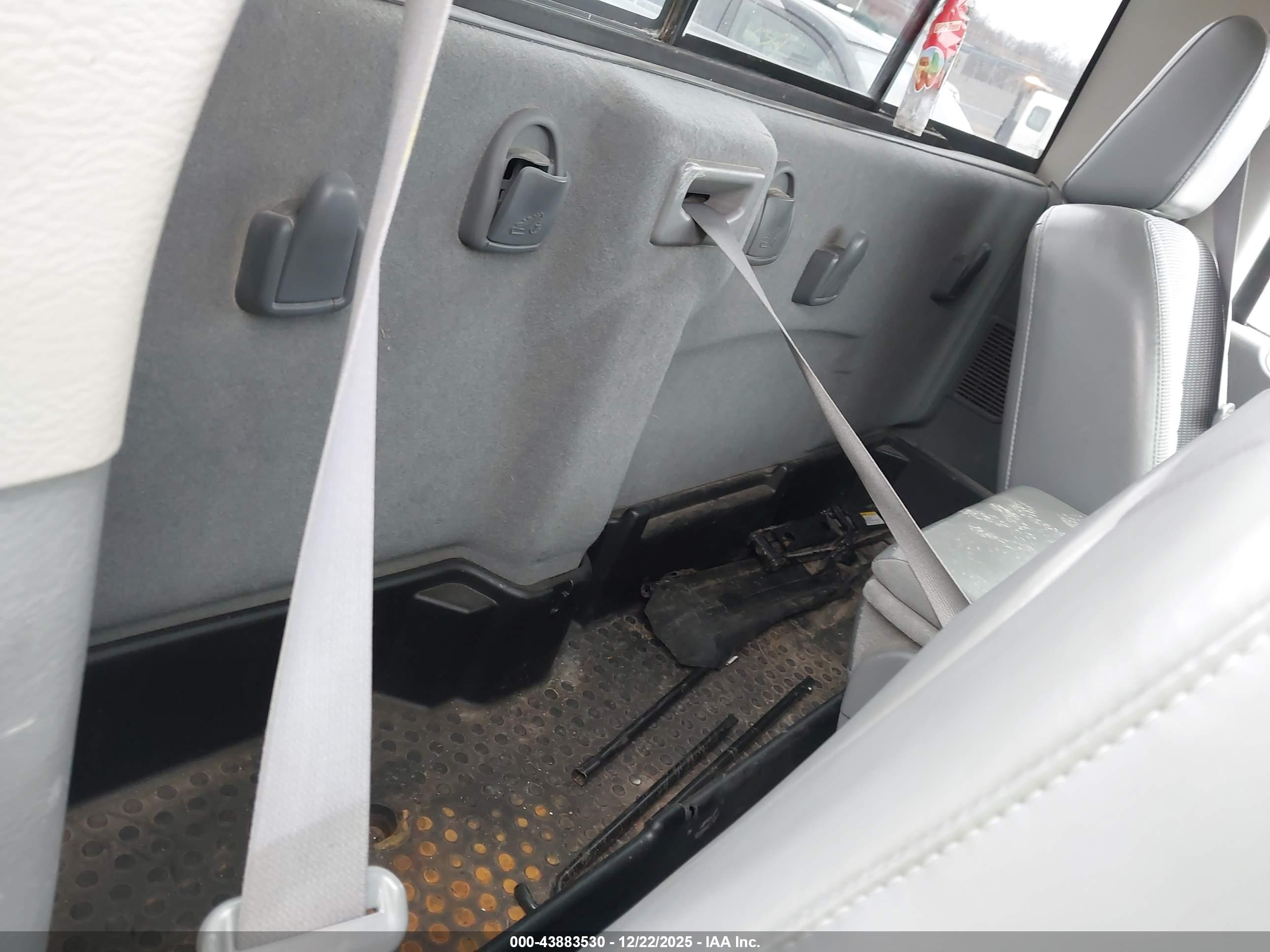 DODGE RAM image 8
