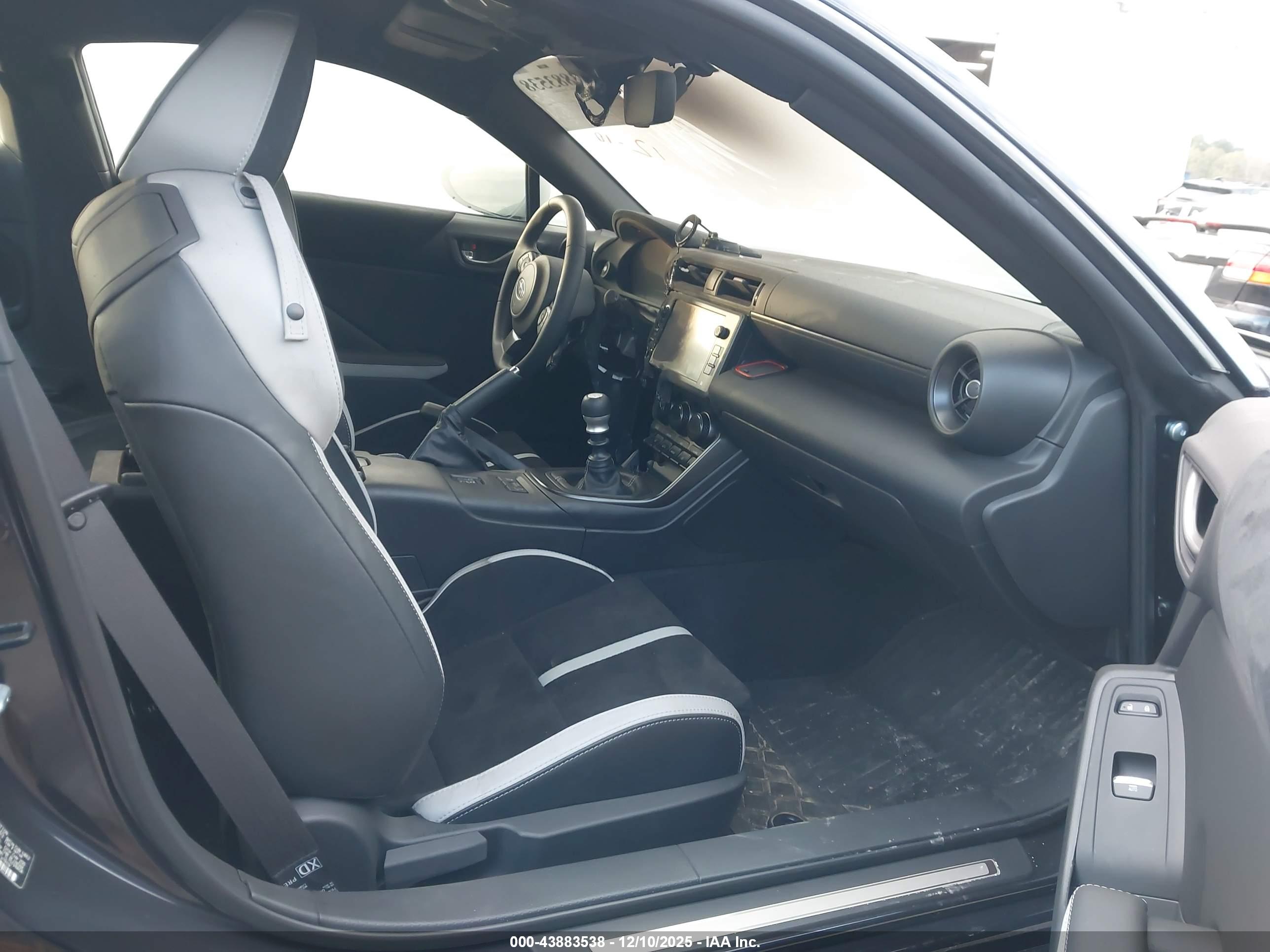 SUBARU BRZ image 5