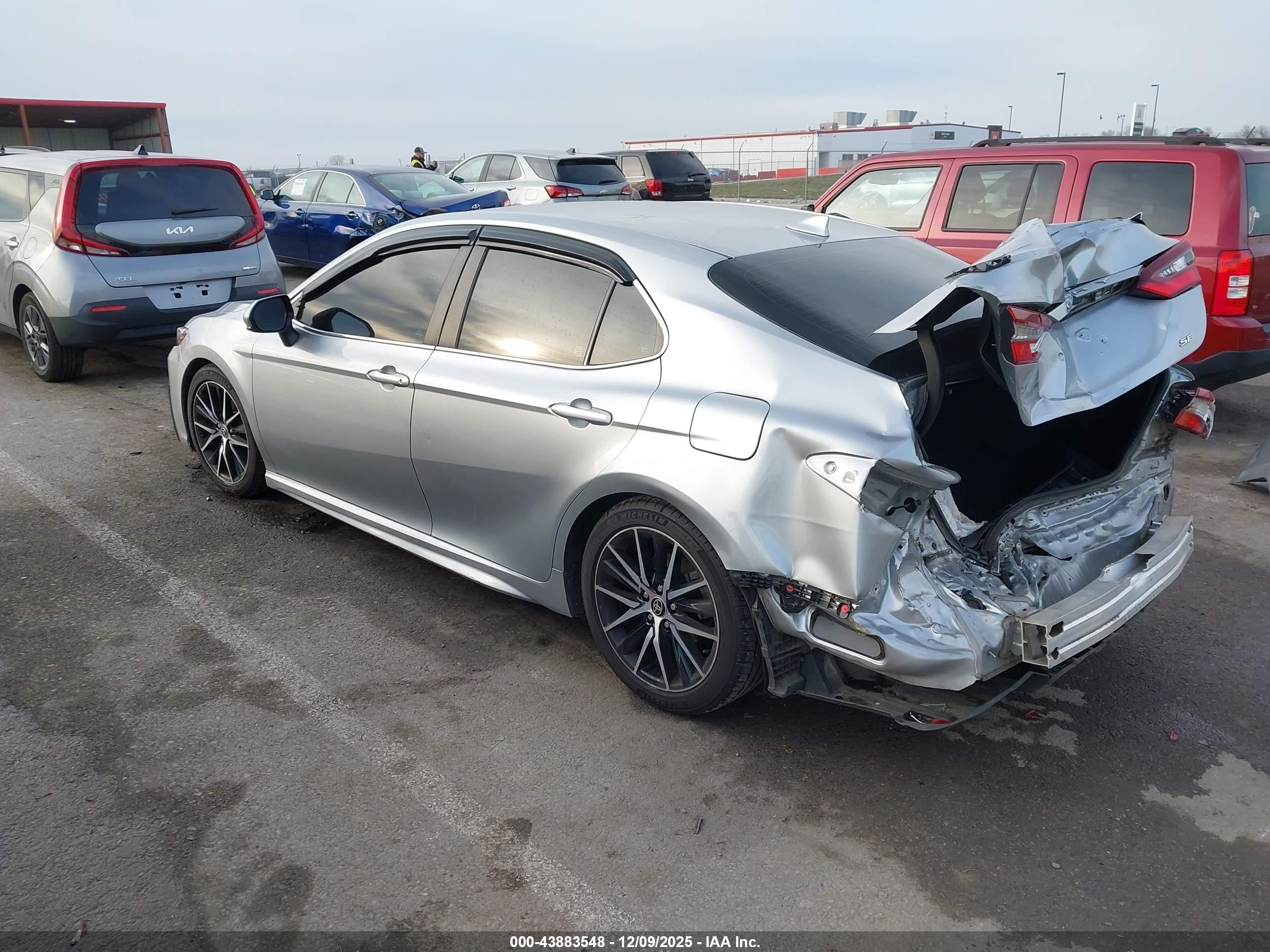 TOYOTA CAMRY image 3