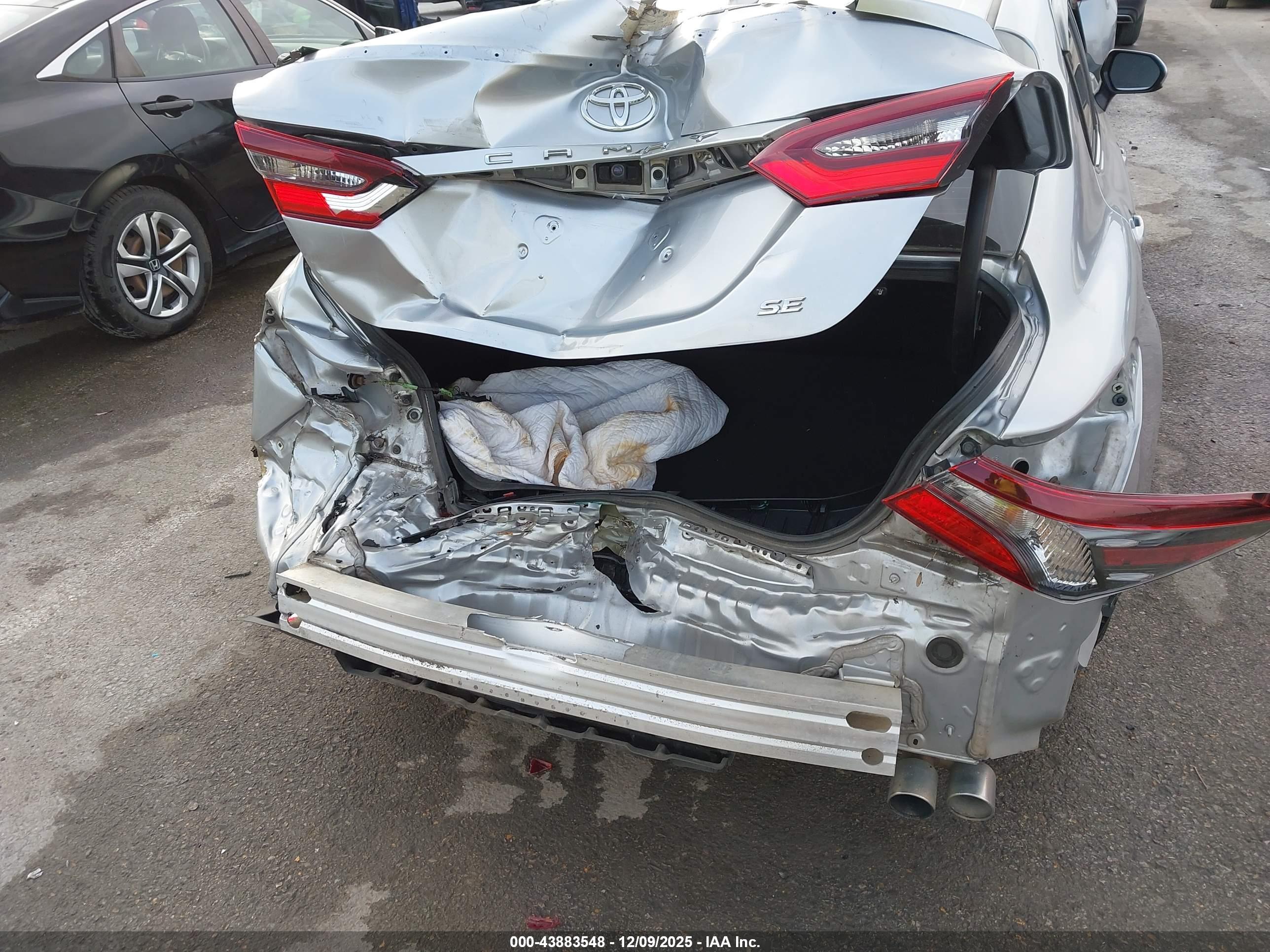 TOYOTA CAMRY image 6