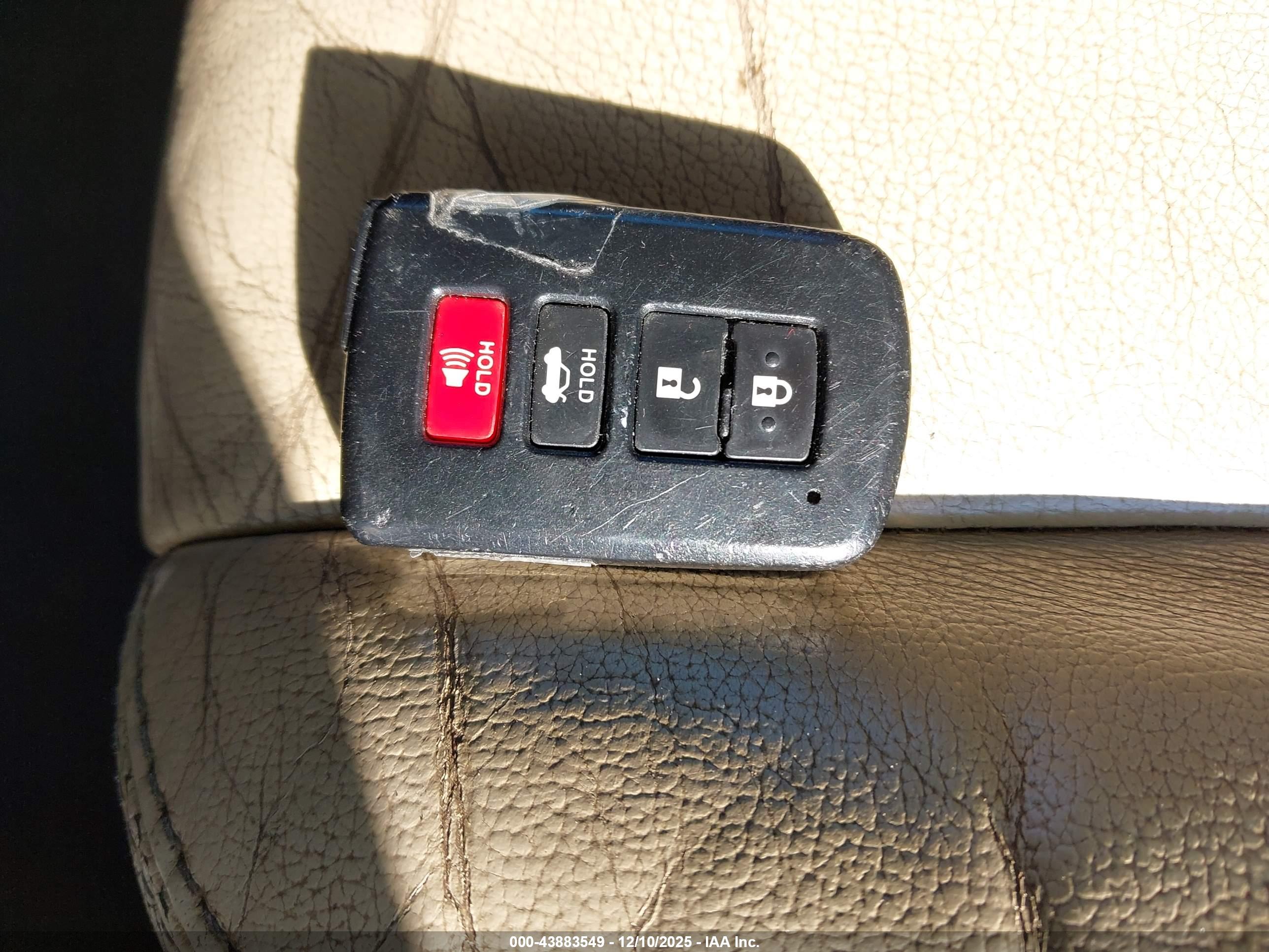TOYOTA AVALON image 11