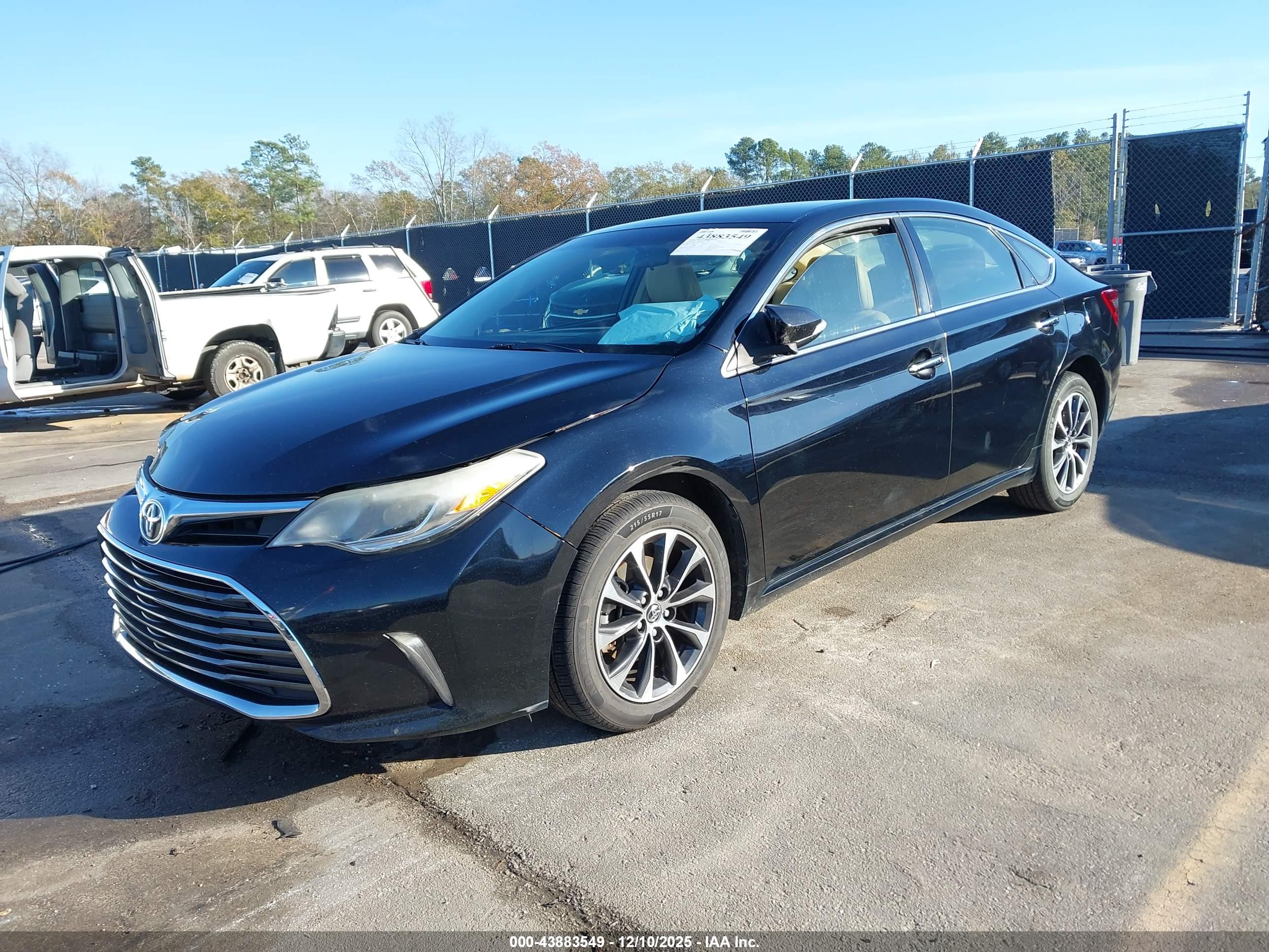 TOYOTA AVALON image 2