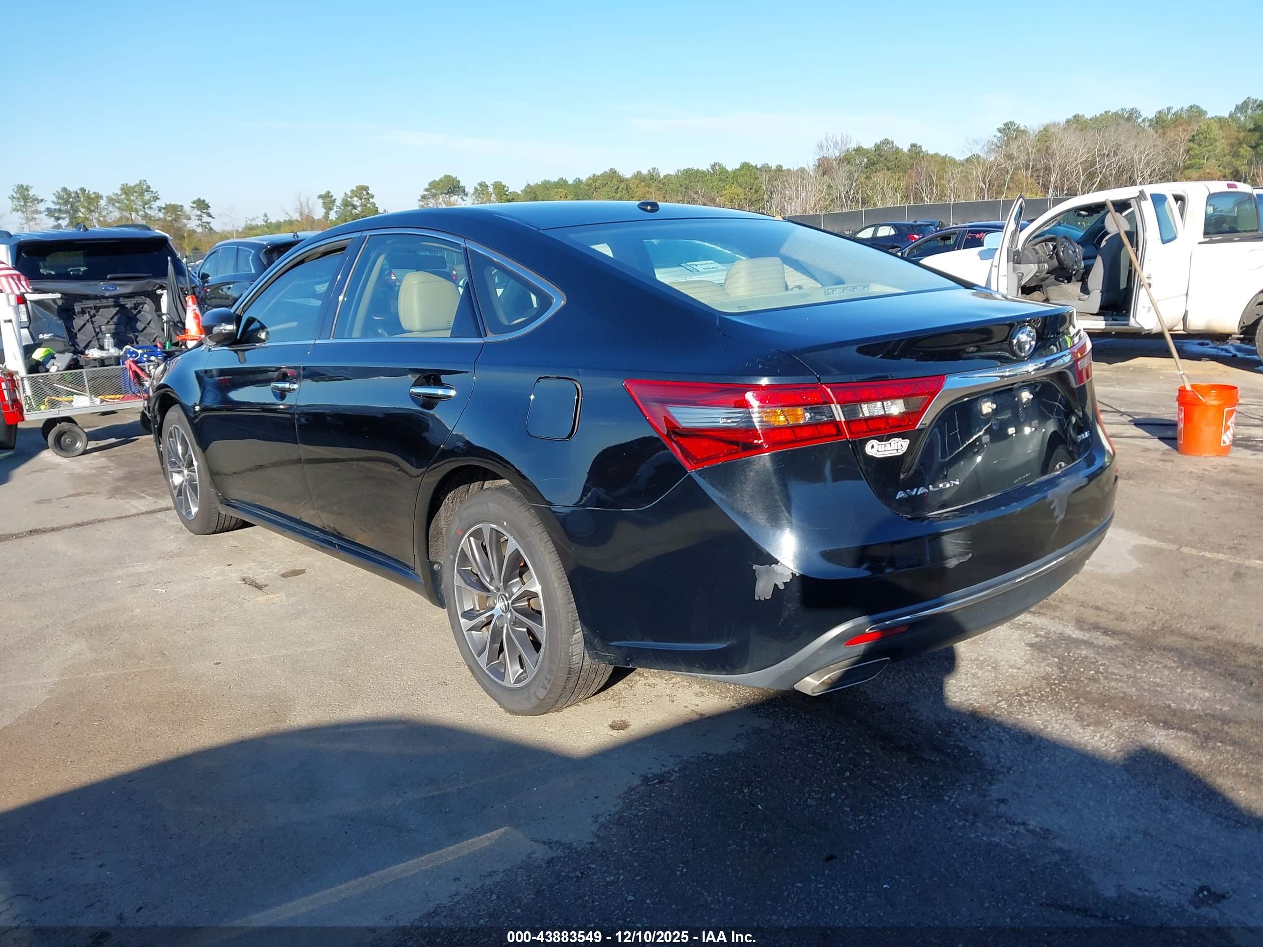 TOYOTA AVALON image 3
