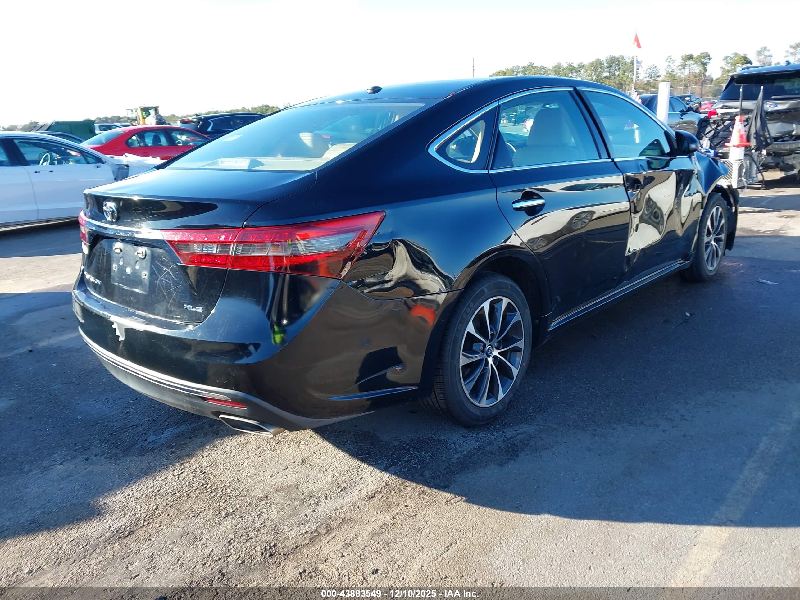 TOYOTA AVALON image 4