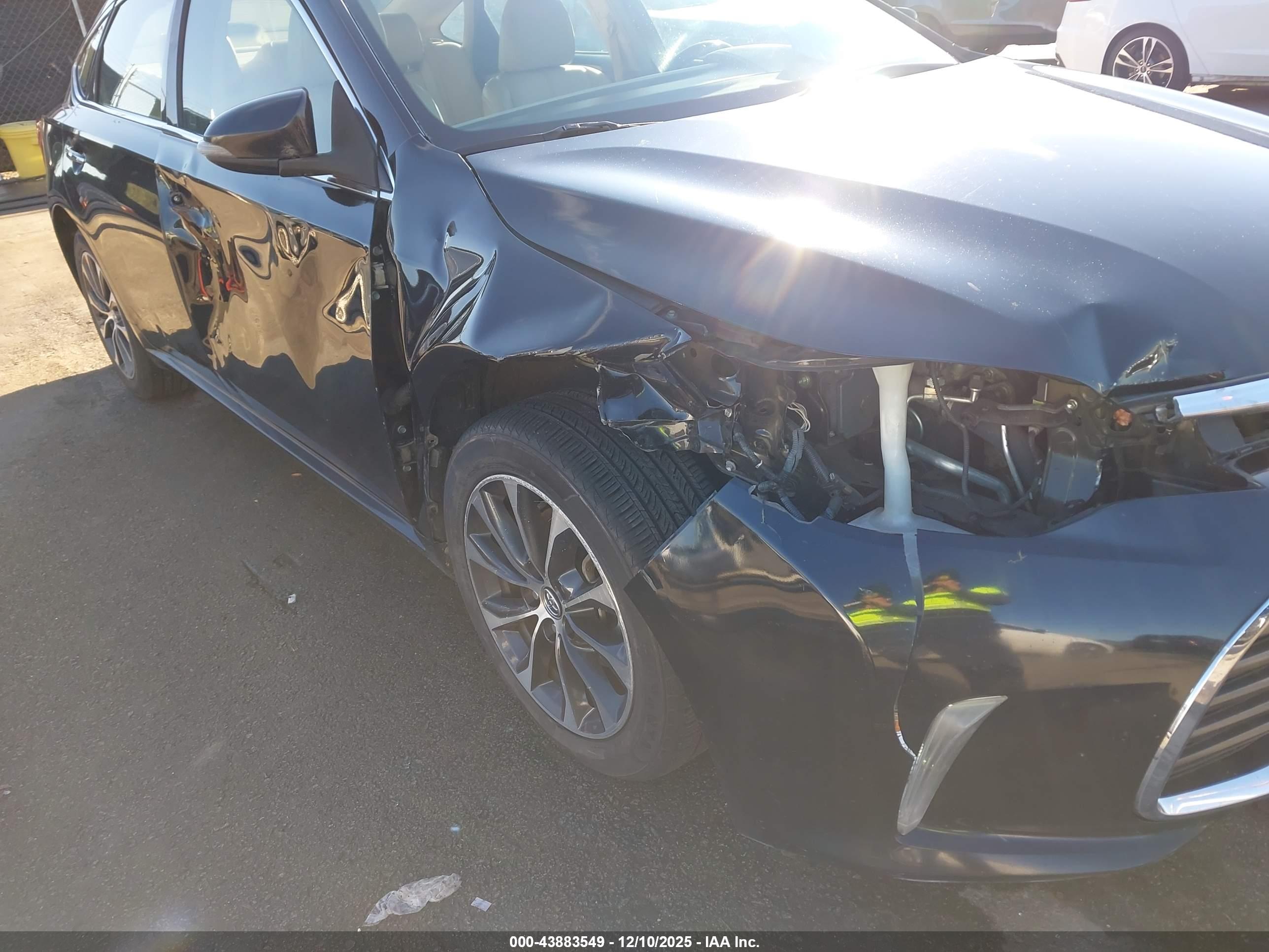 TOYOTA AVALON image 6