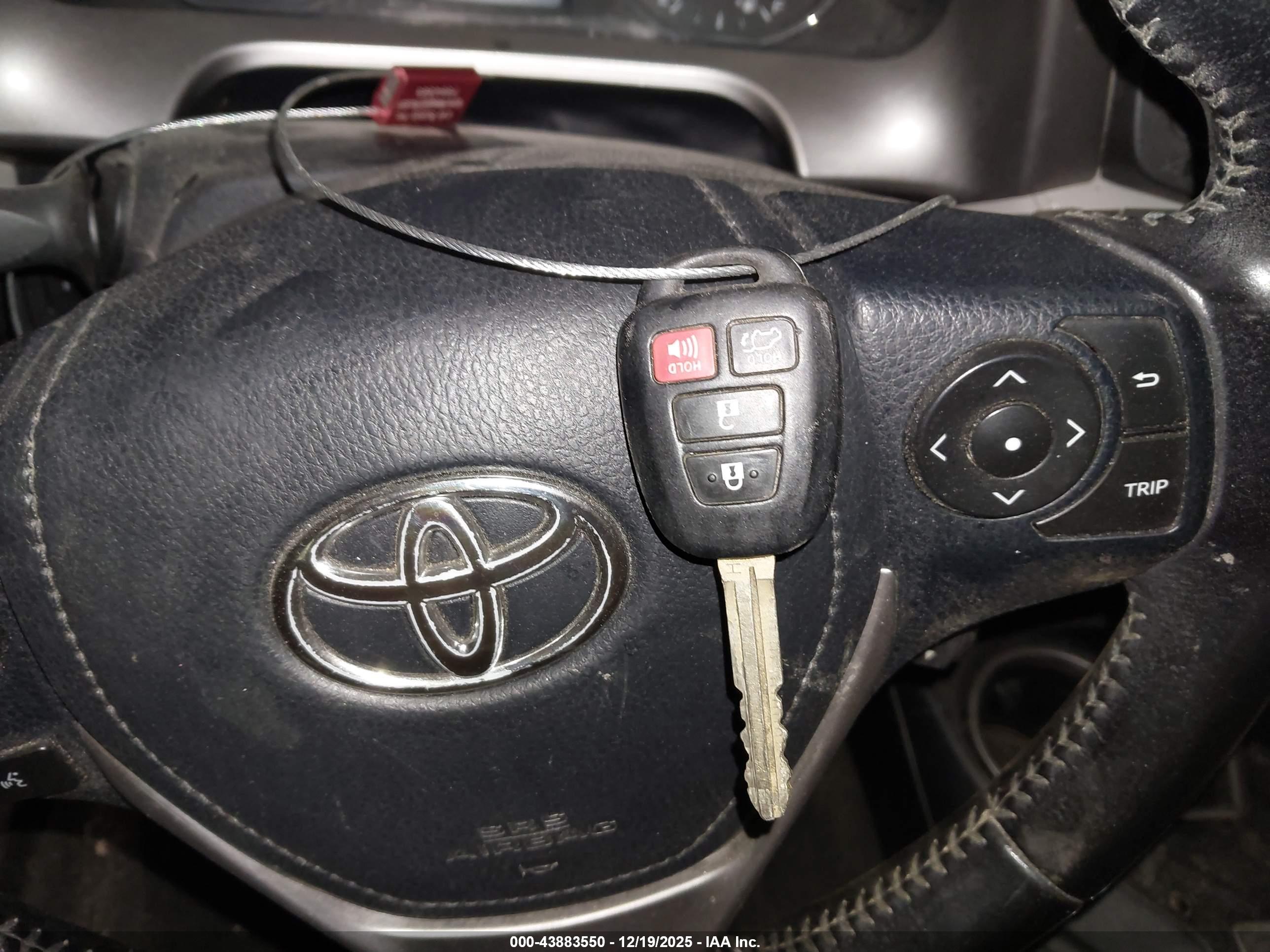 TOYOTA RAV4 image 11