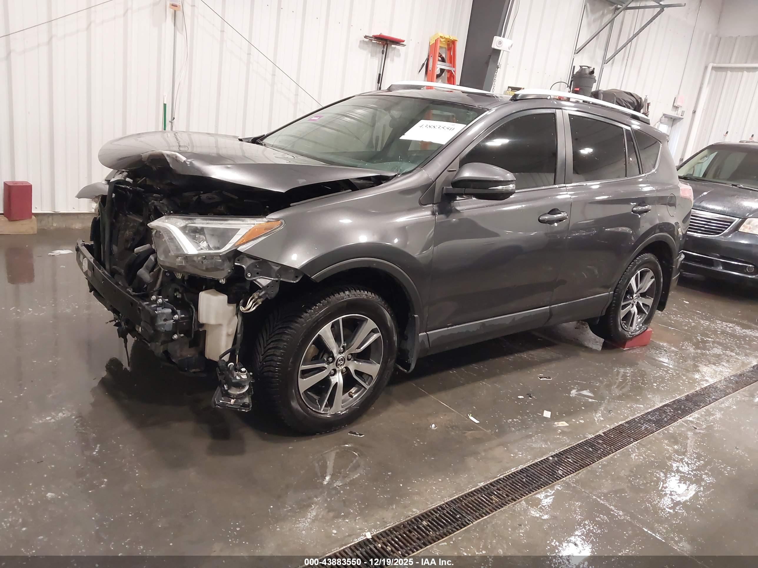TOYOTA RAV4 image 2