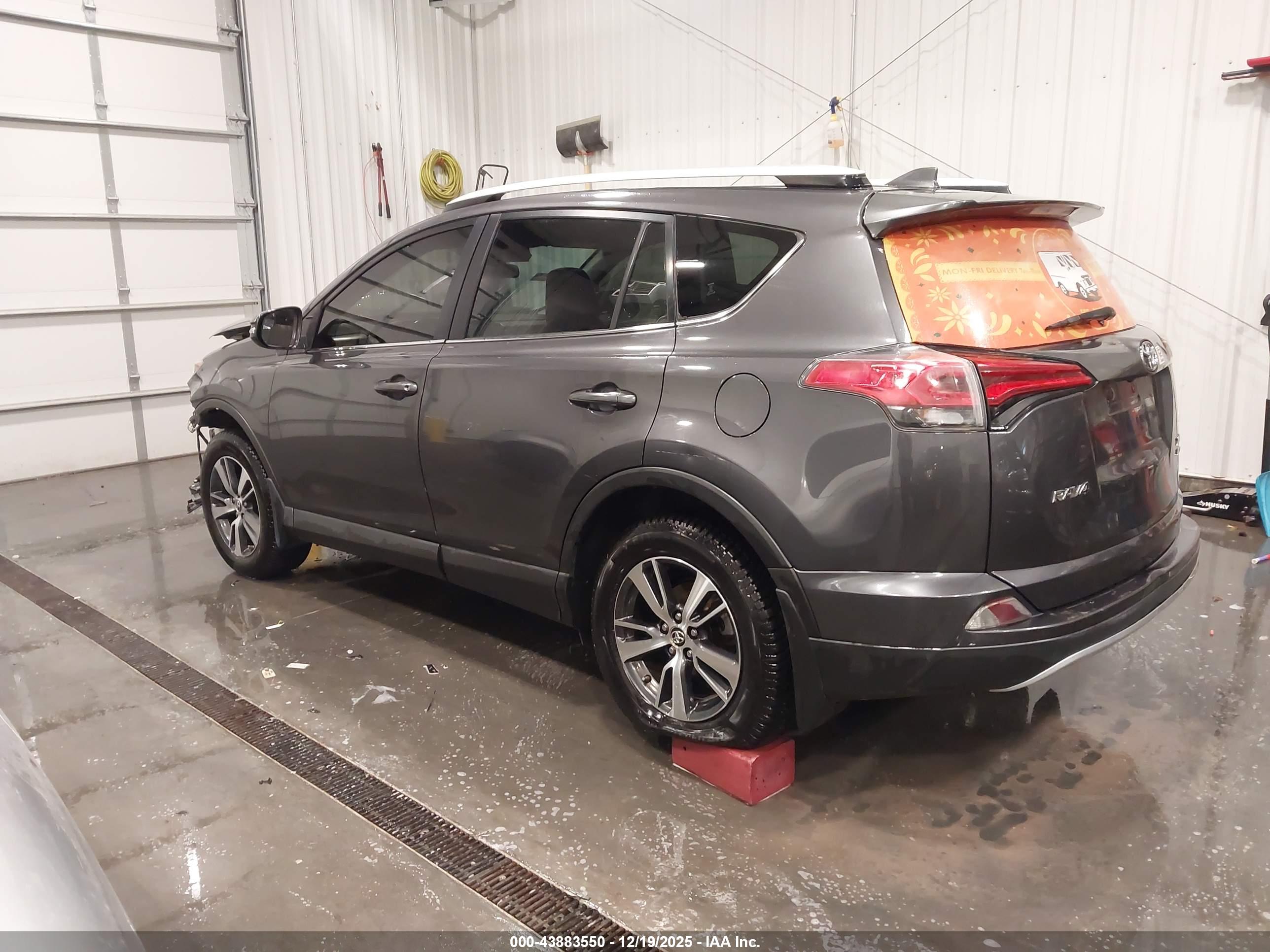 TOYOTA RAV4 image 3