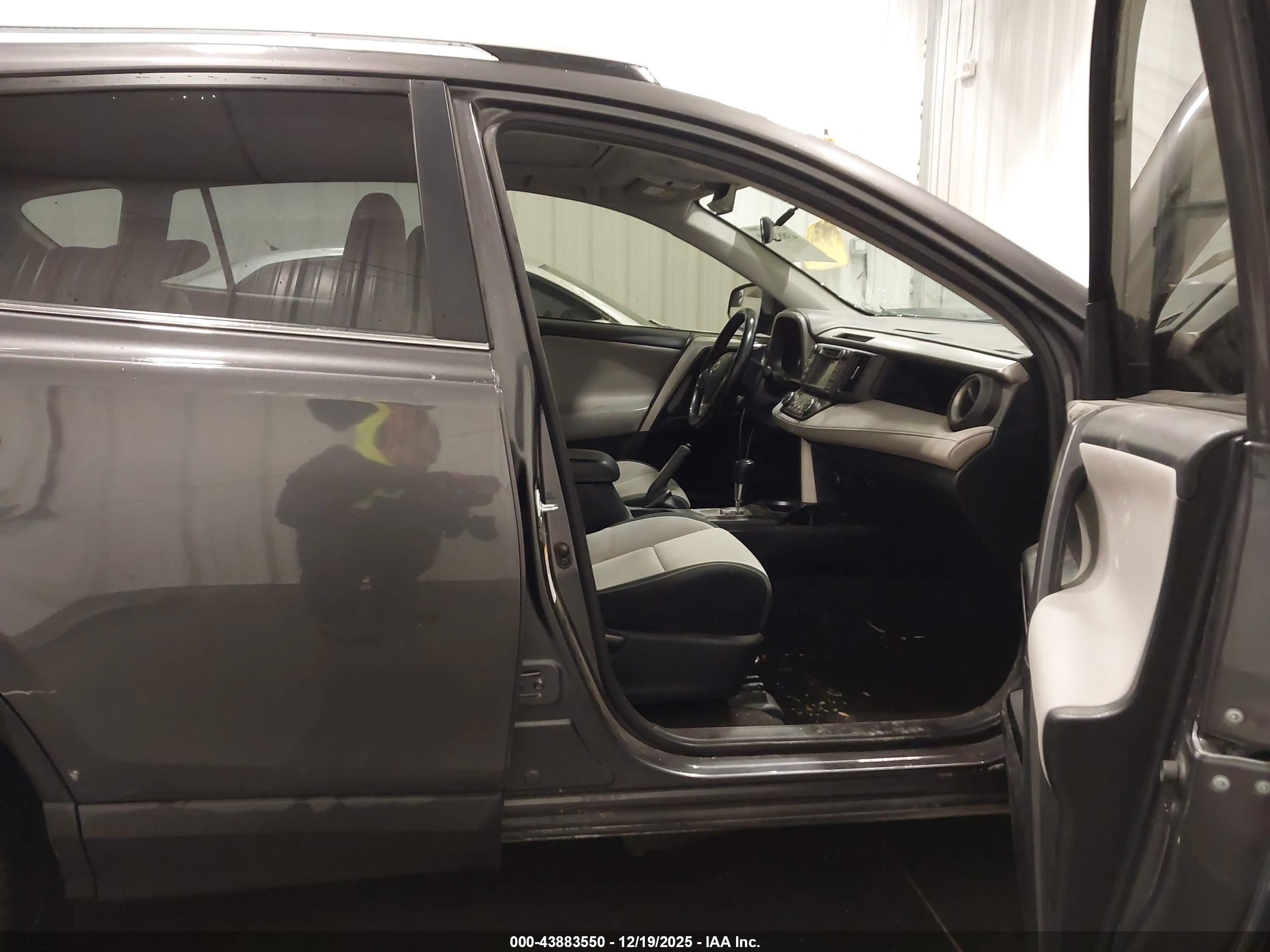 TOYOTA RAV4 image 5