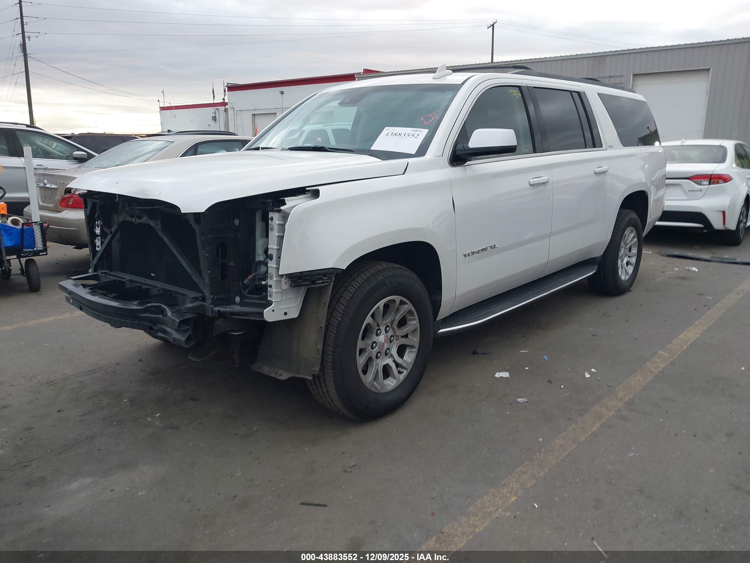 GMC YUKON image 2