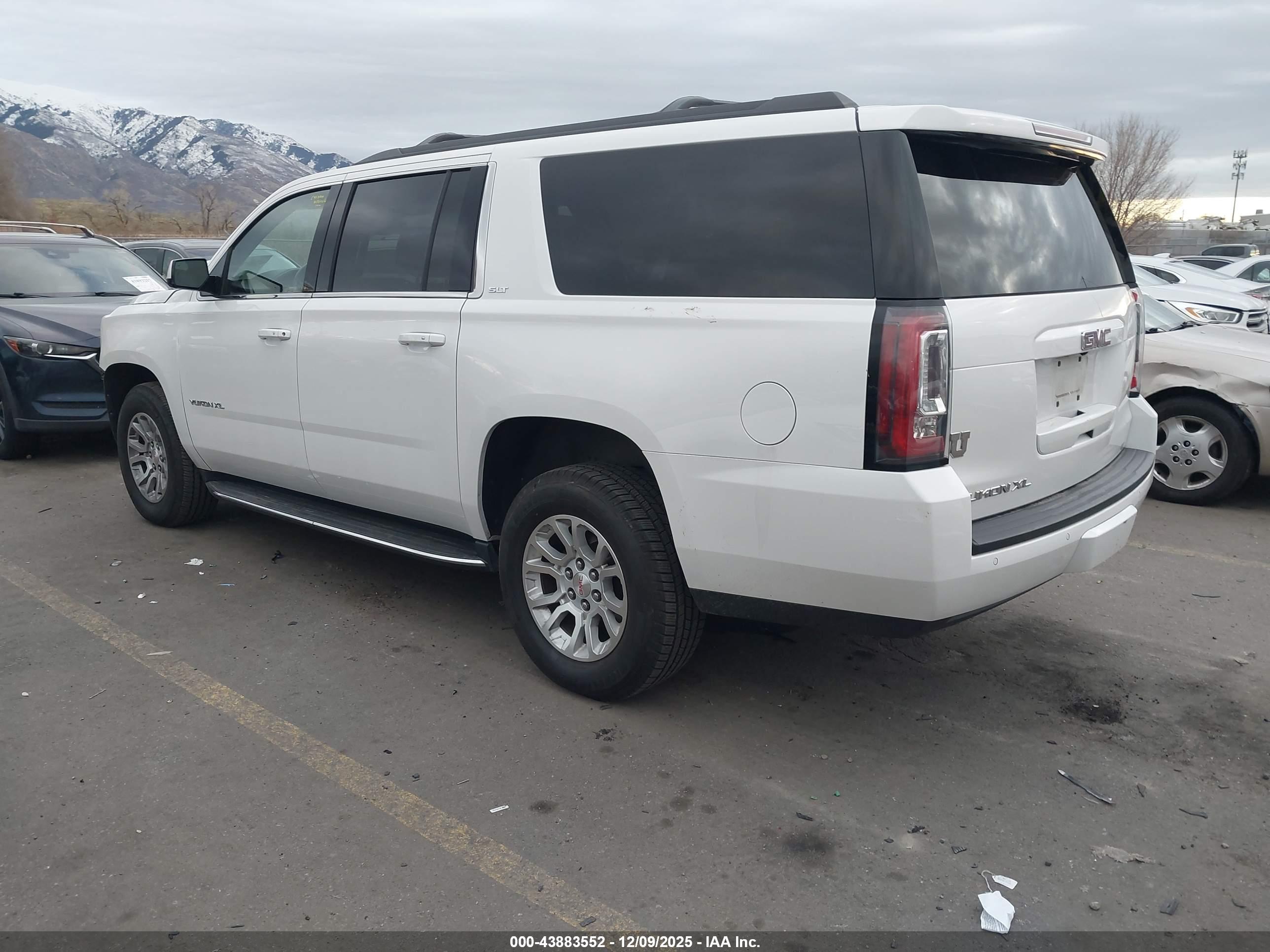 GMC YUKON image 3