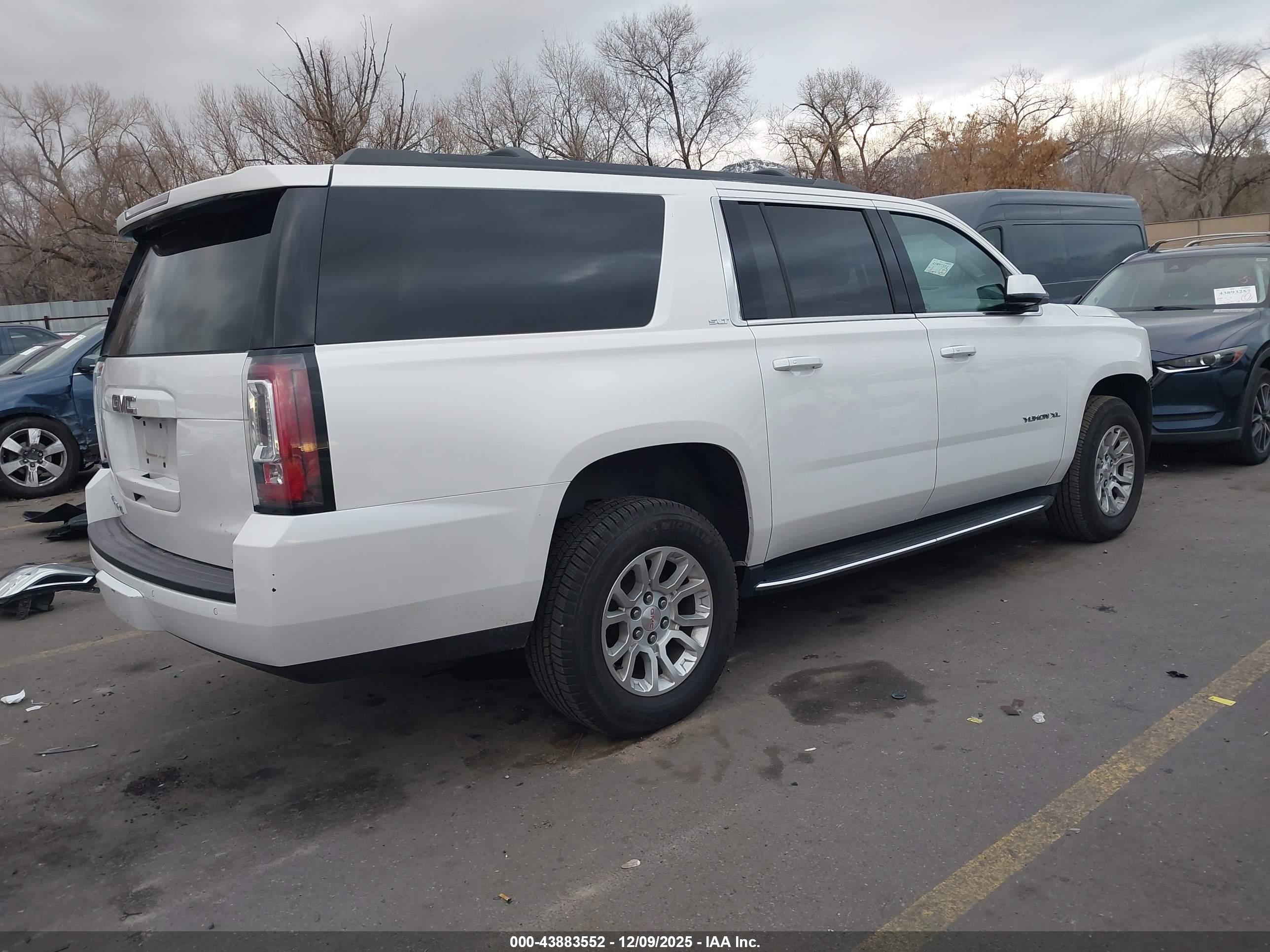 GMC YUKON image 4