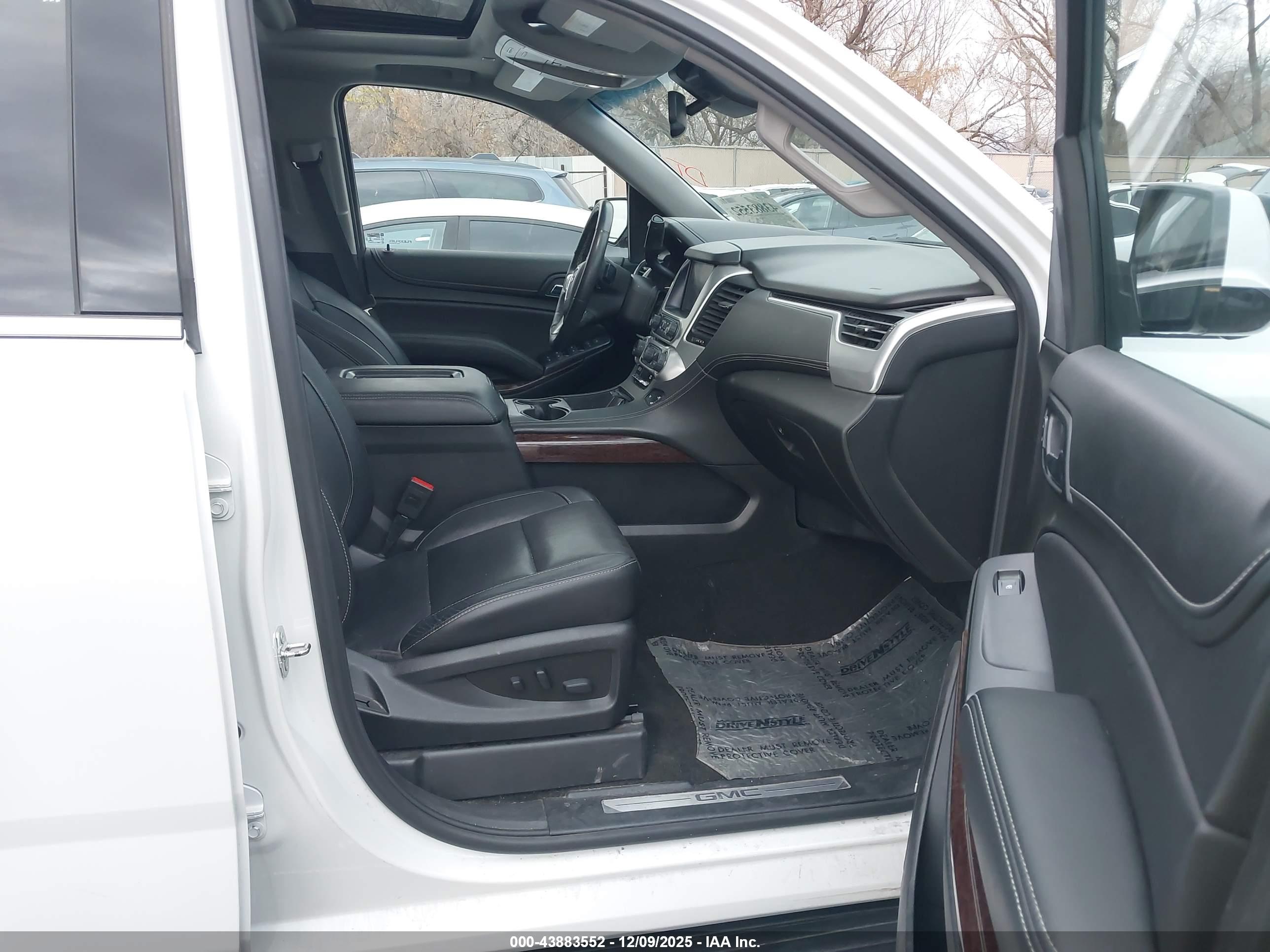 GMC YUKON image 5