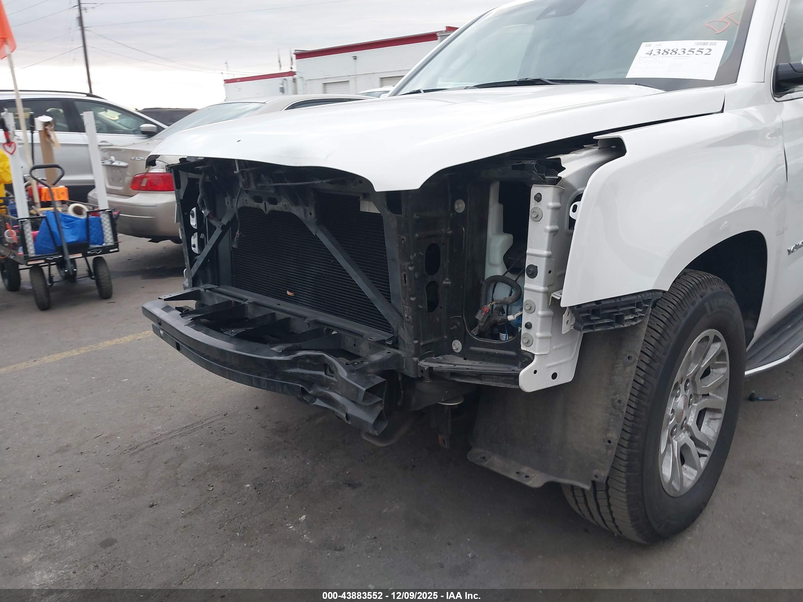 GMC YUKON image 6