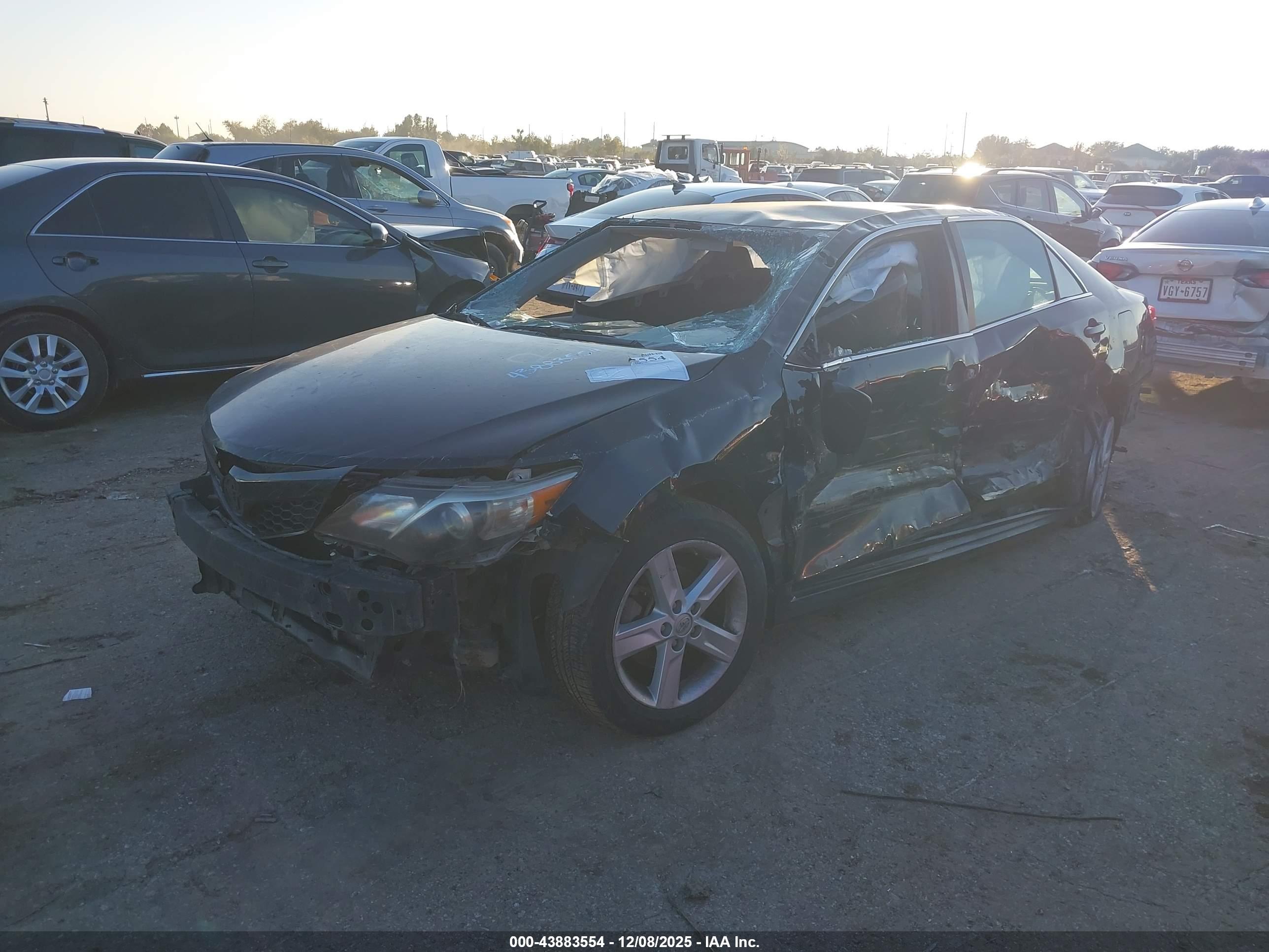 TOYOTA CAMRY image 2