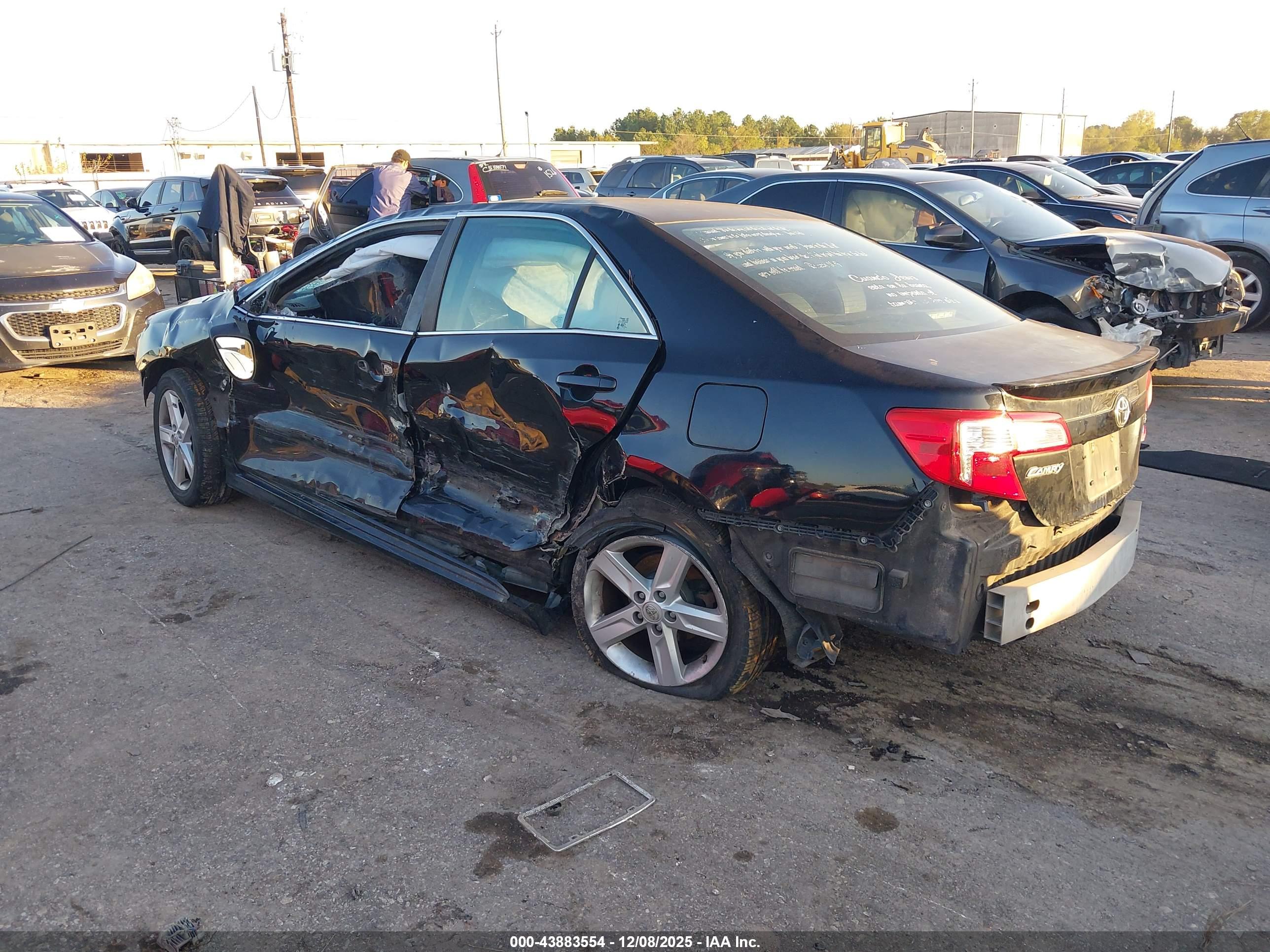 TOYOTA CAMRY image 3