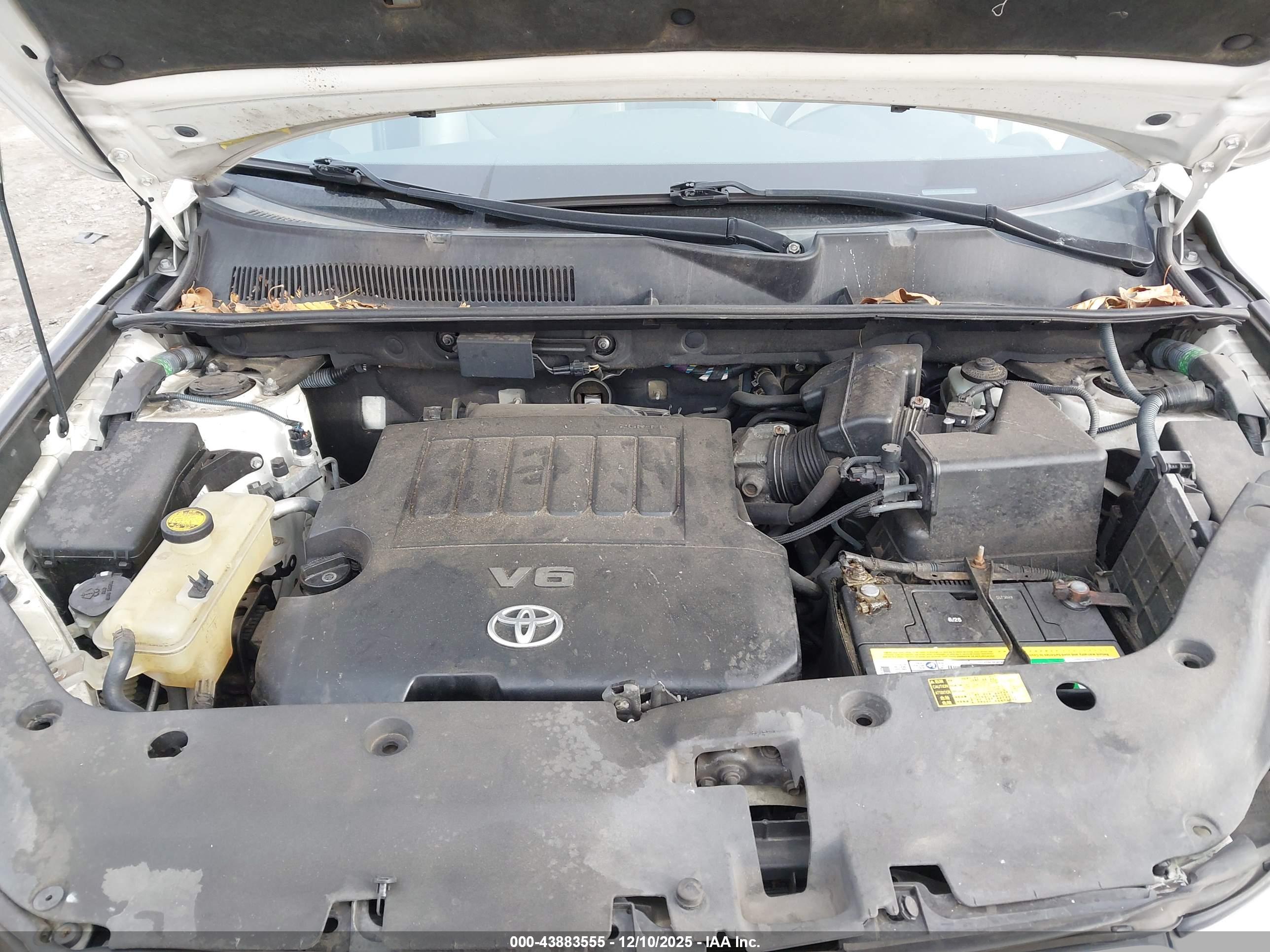 TOYOTA RAV4 image 10