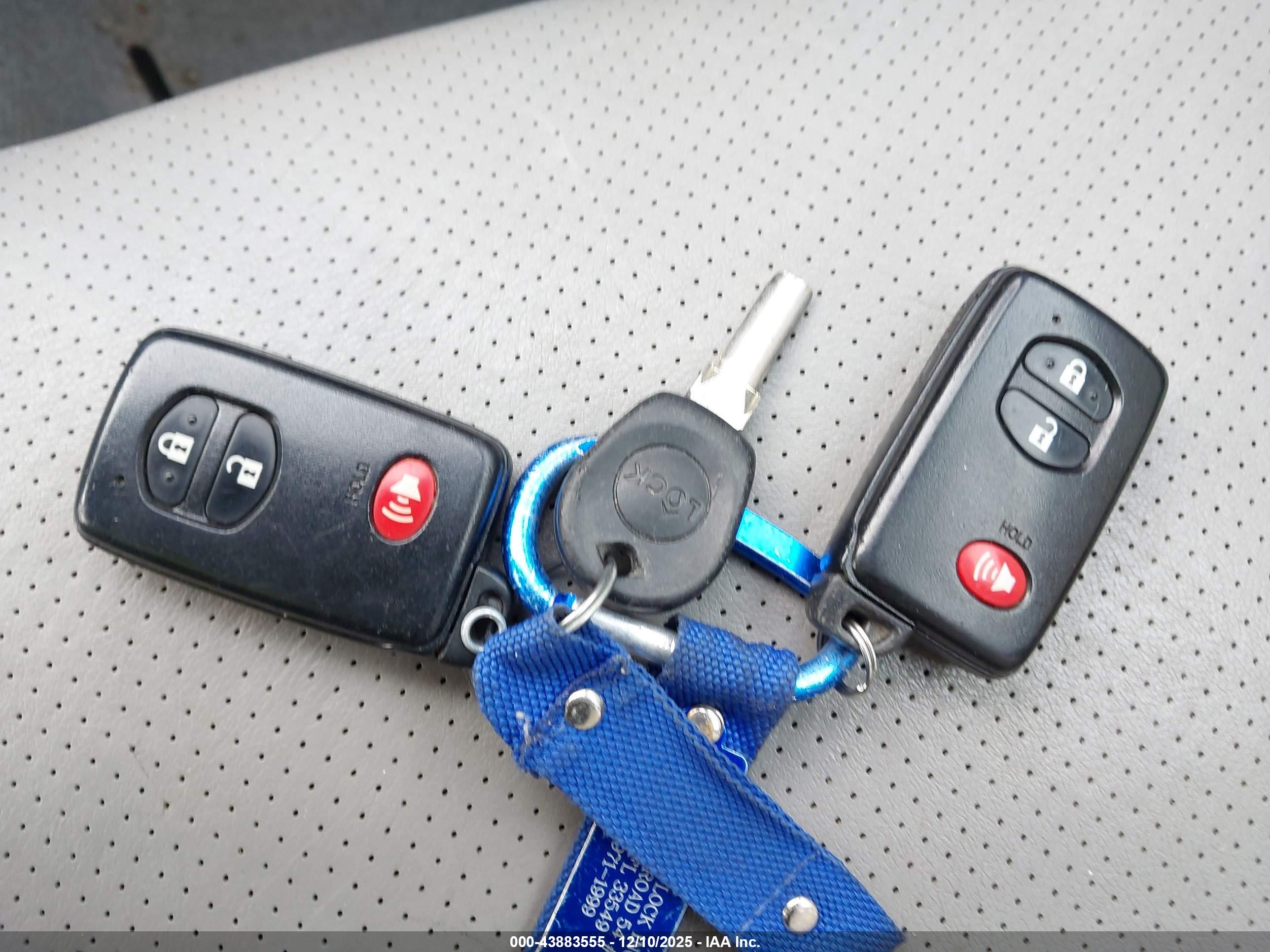 TOYOTA RAV4 image 11
