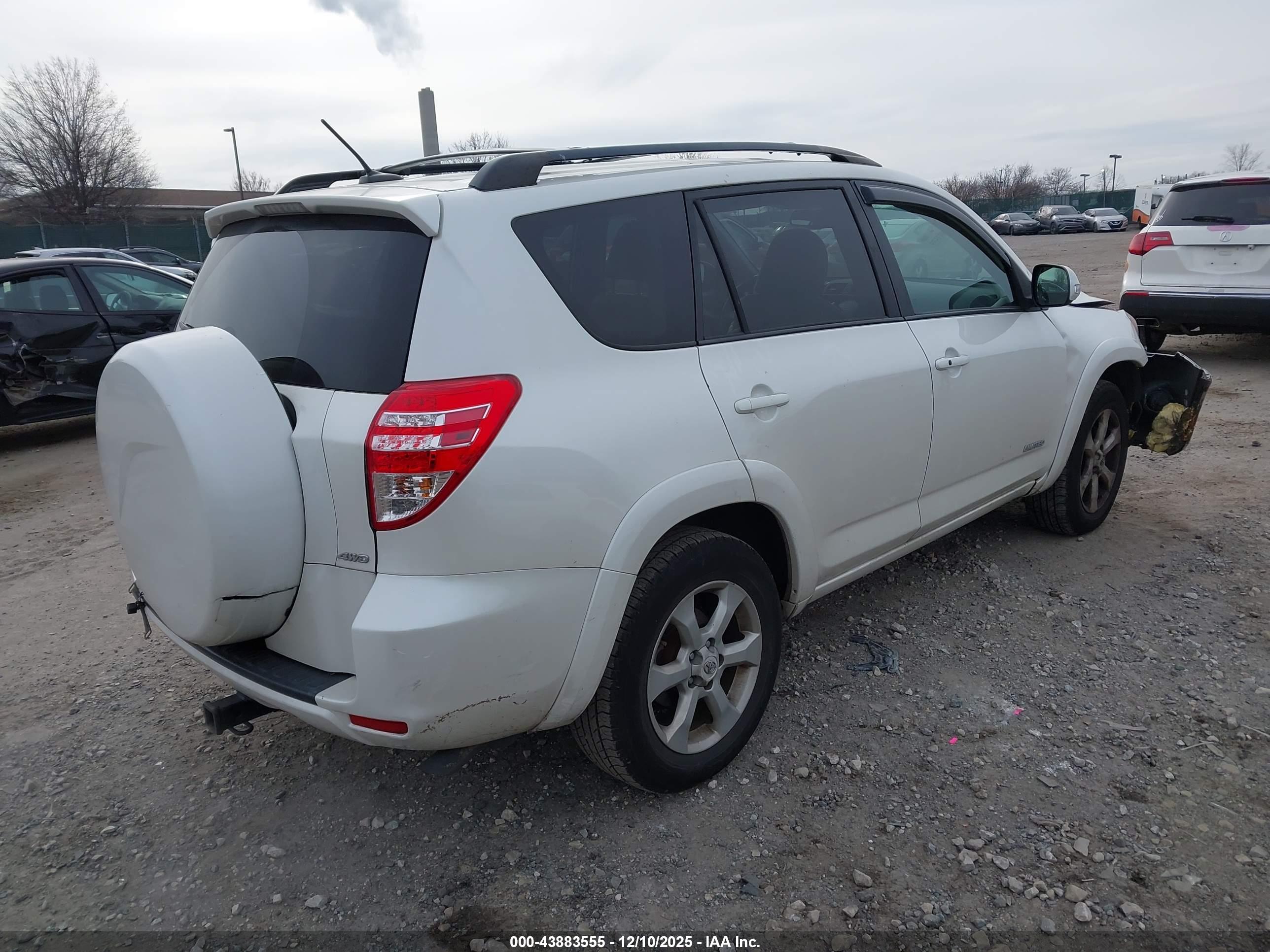TOYOTA RAV4 image 4