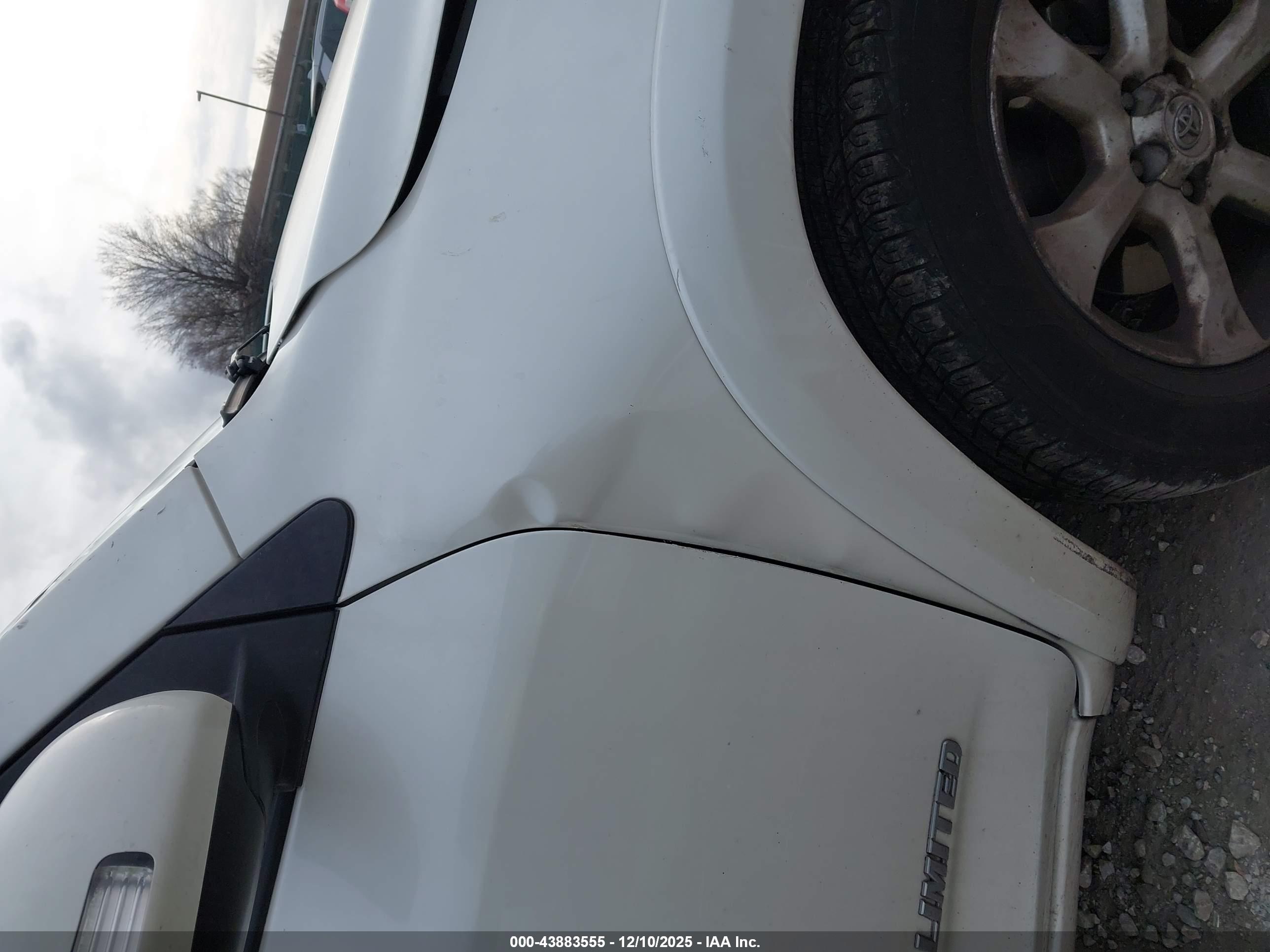 TOYOTA RAV4 image 6