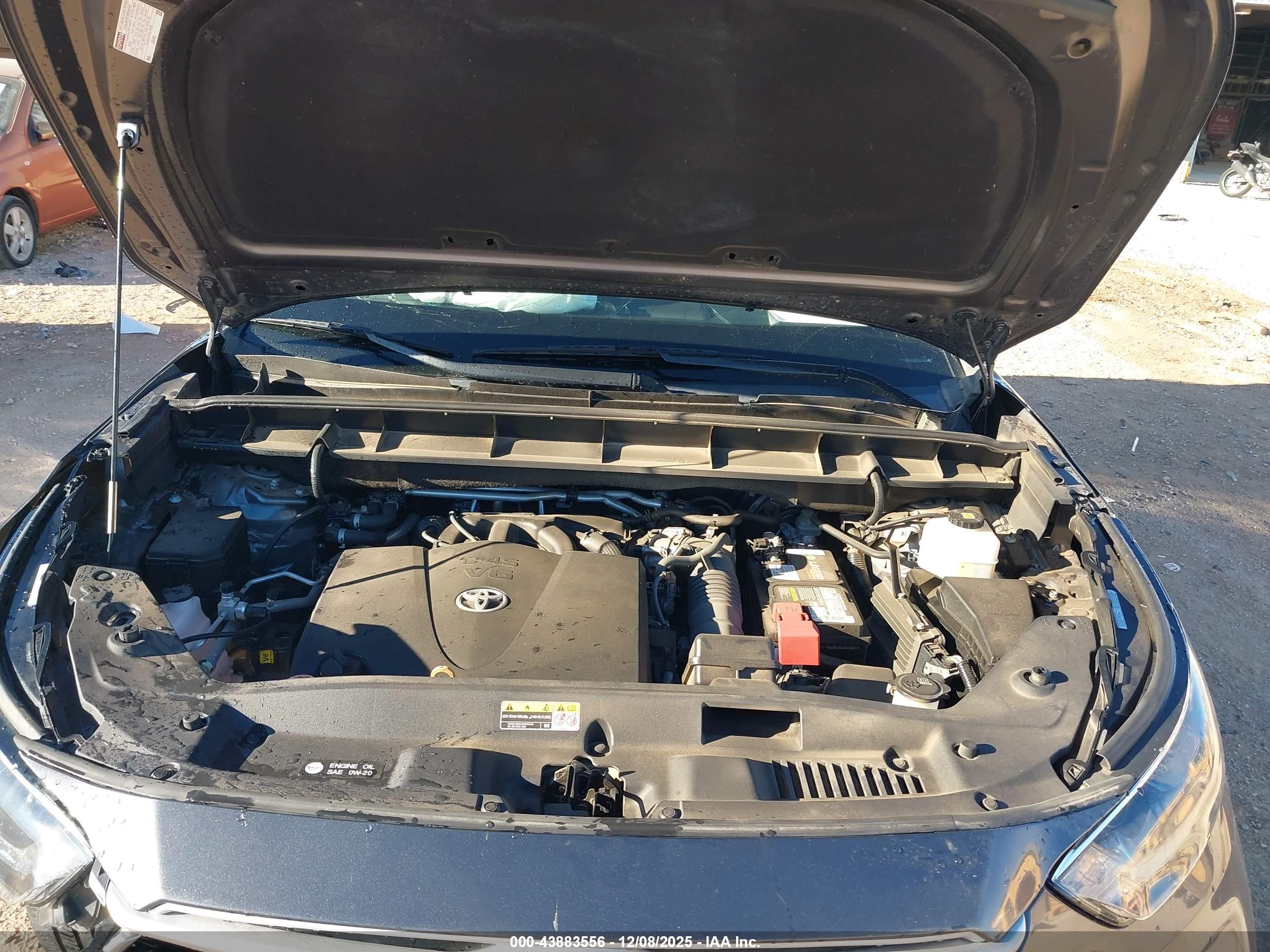 TOYOTA HIGHLANDER image 10