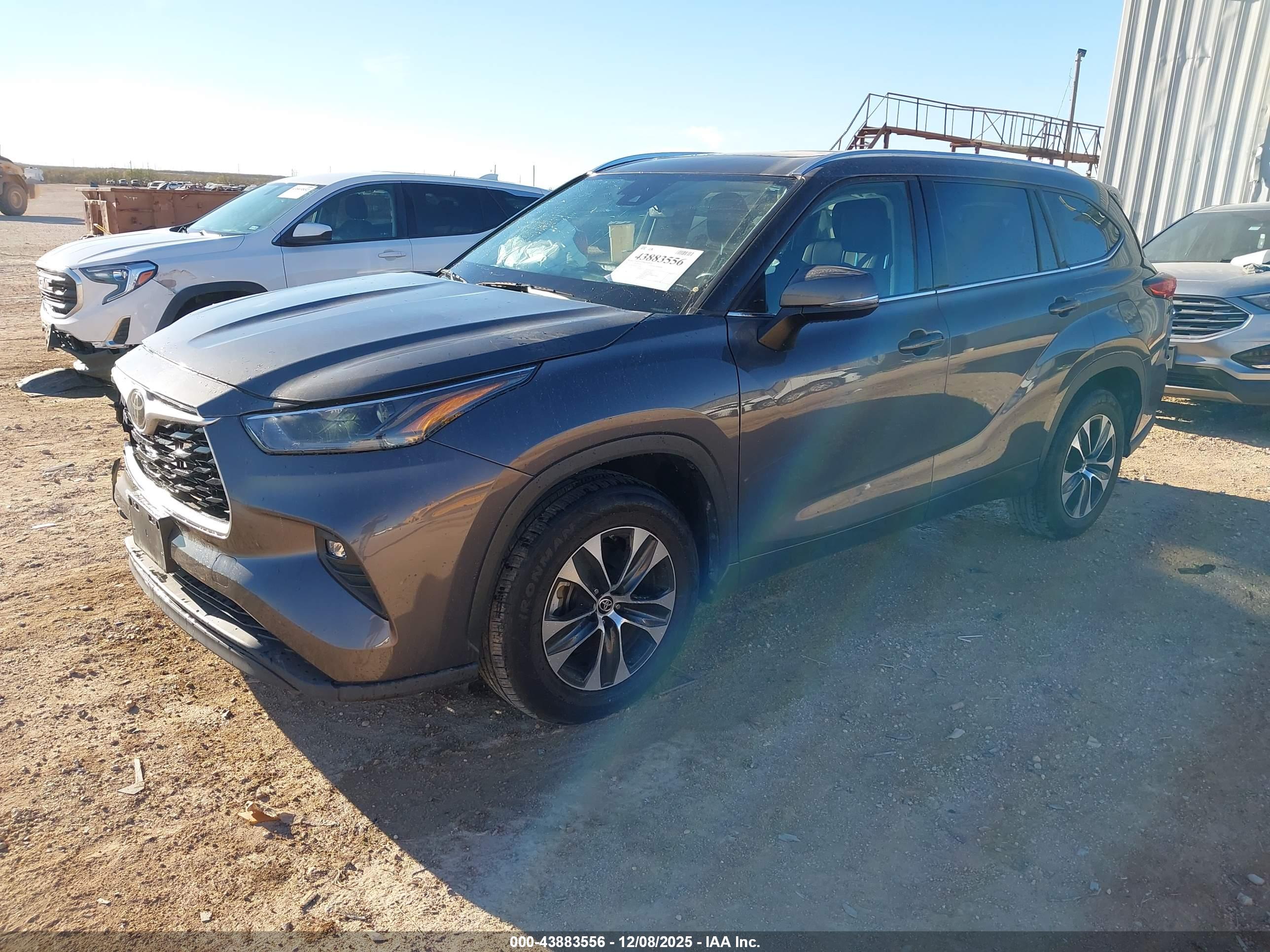 TOYOTA HIGHLANDER image 2