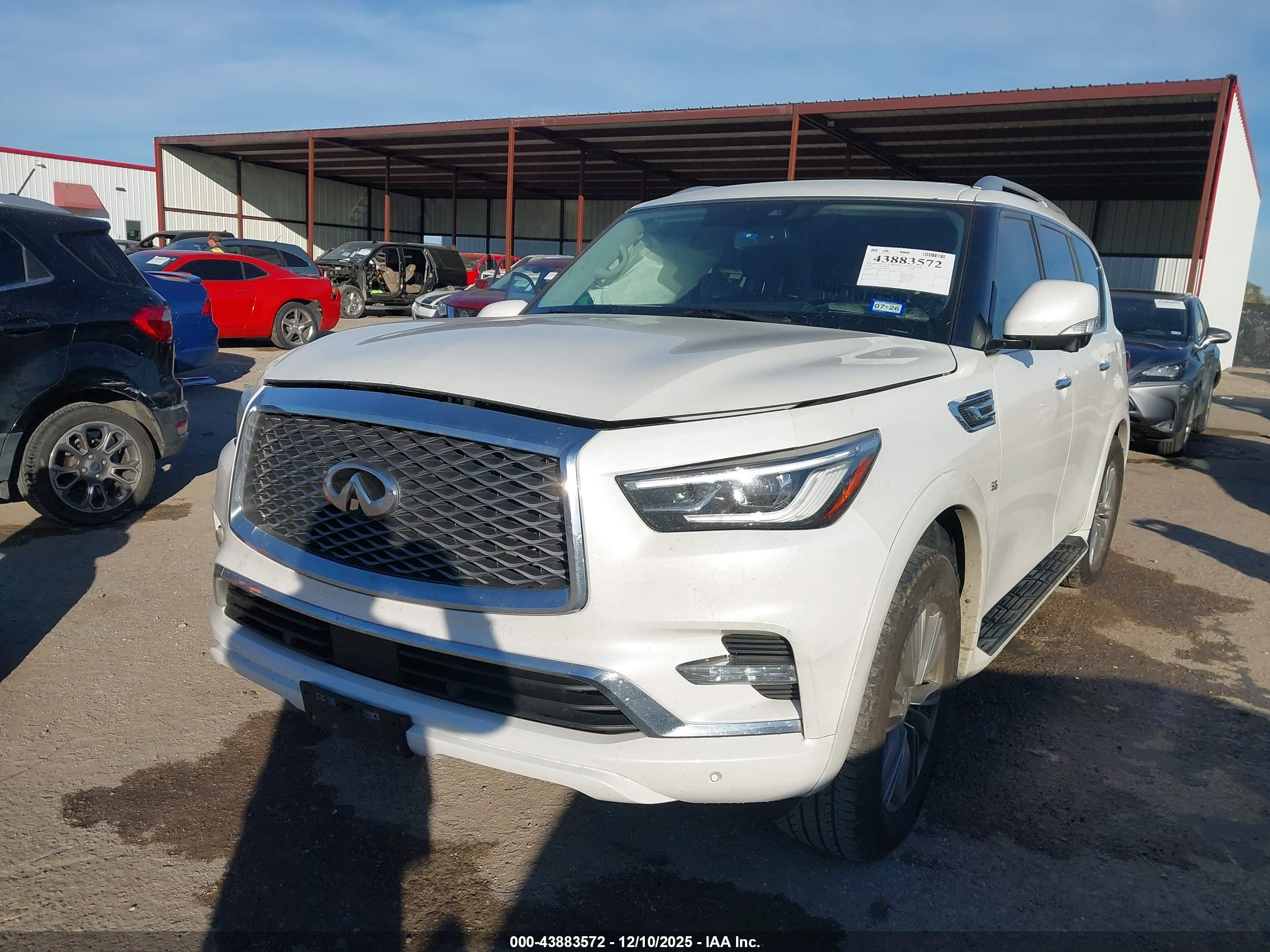 INFINITI QX80 image 2