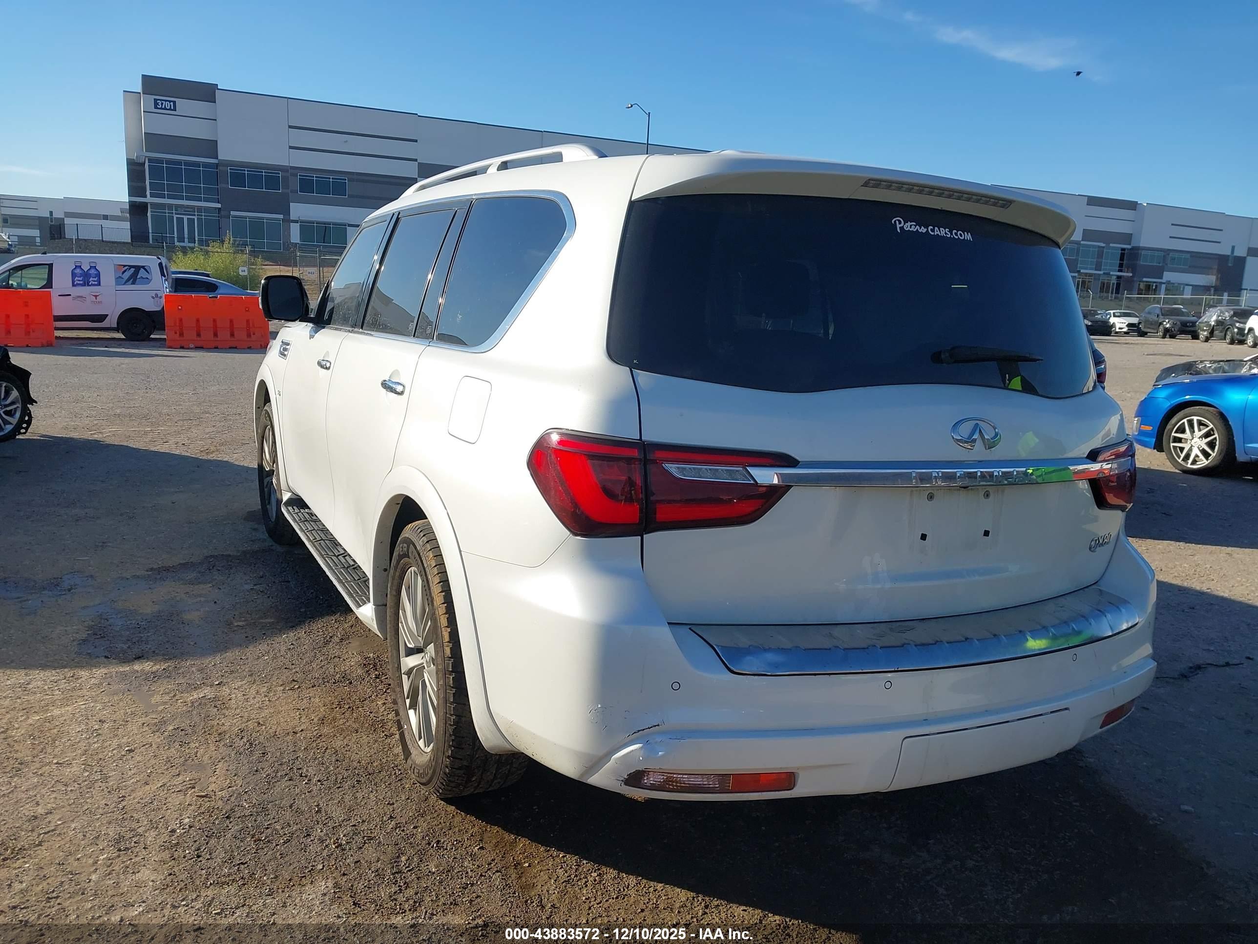 INFINITI QX80 image 3
