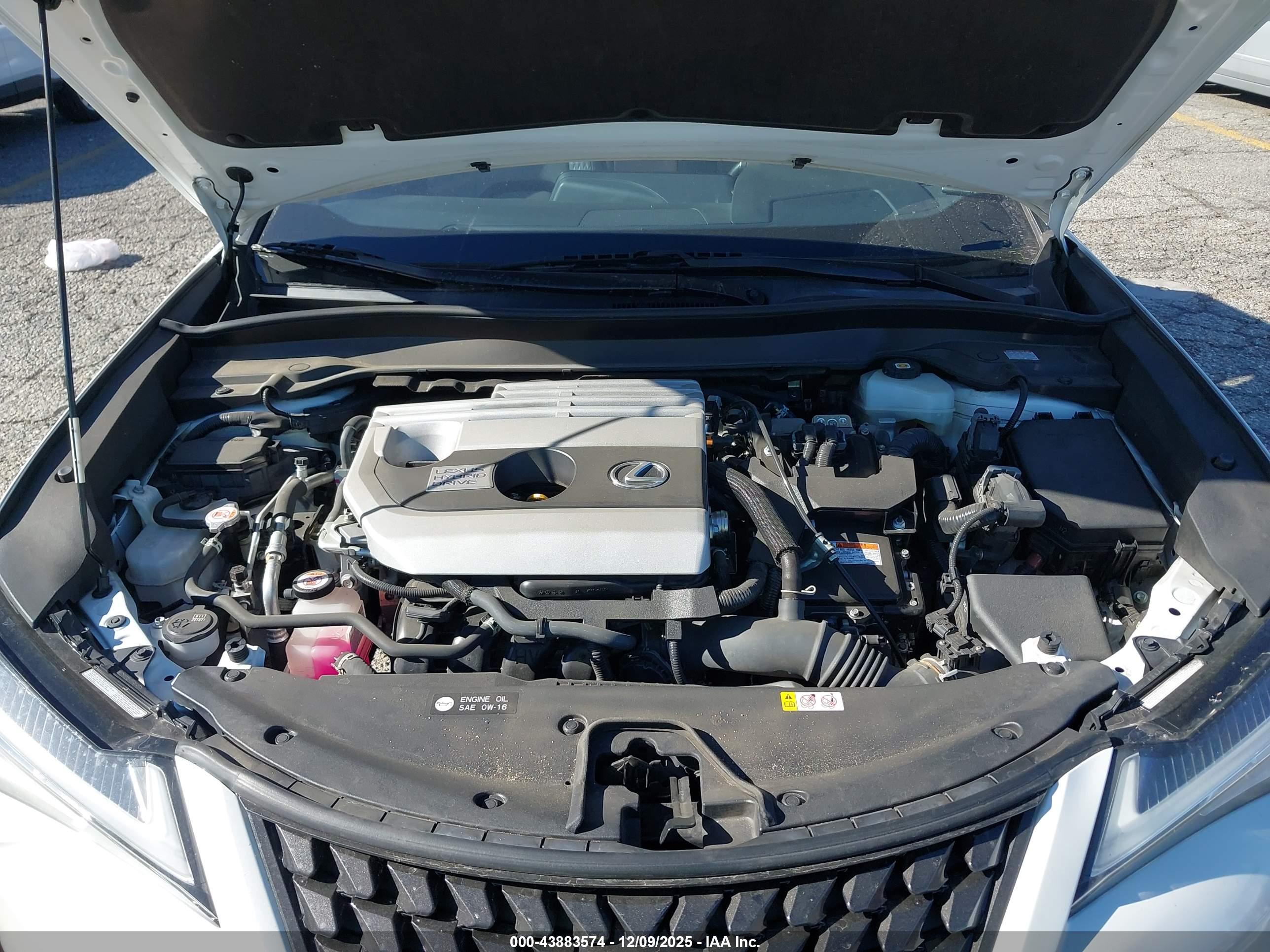 LEXUS UX image 10