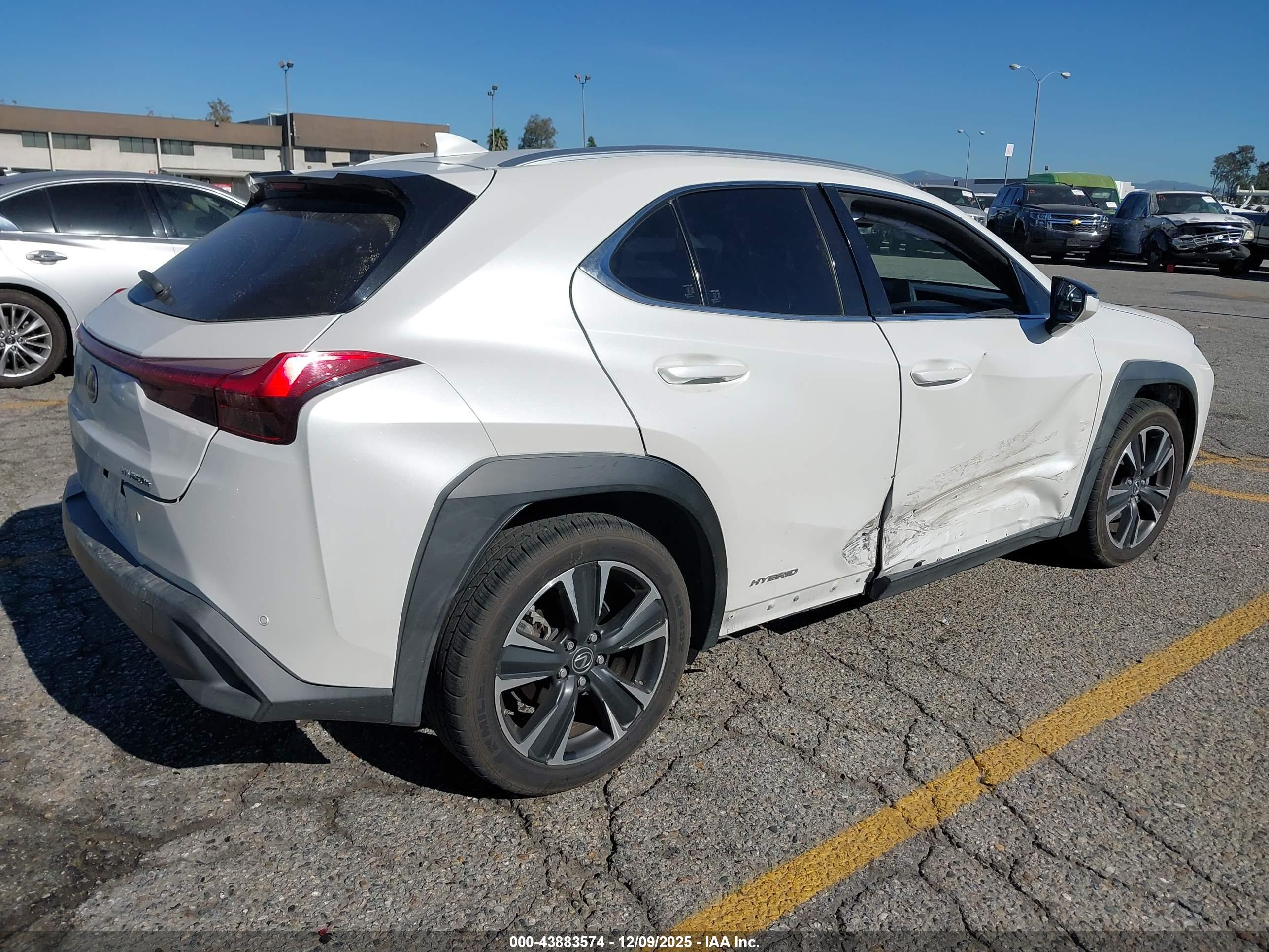 LEXUS UX image 4