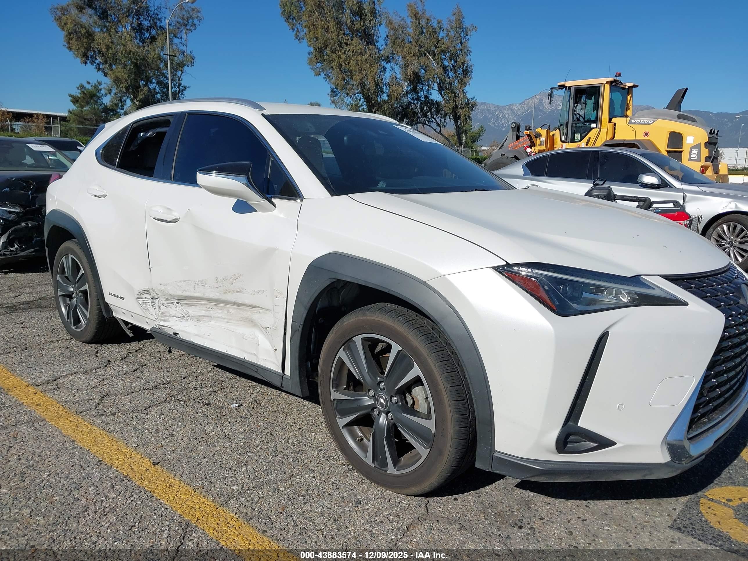 LEXUS UX image 6