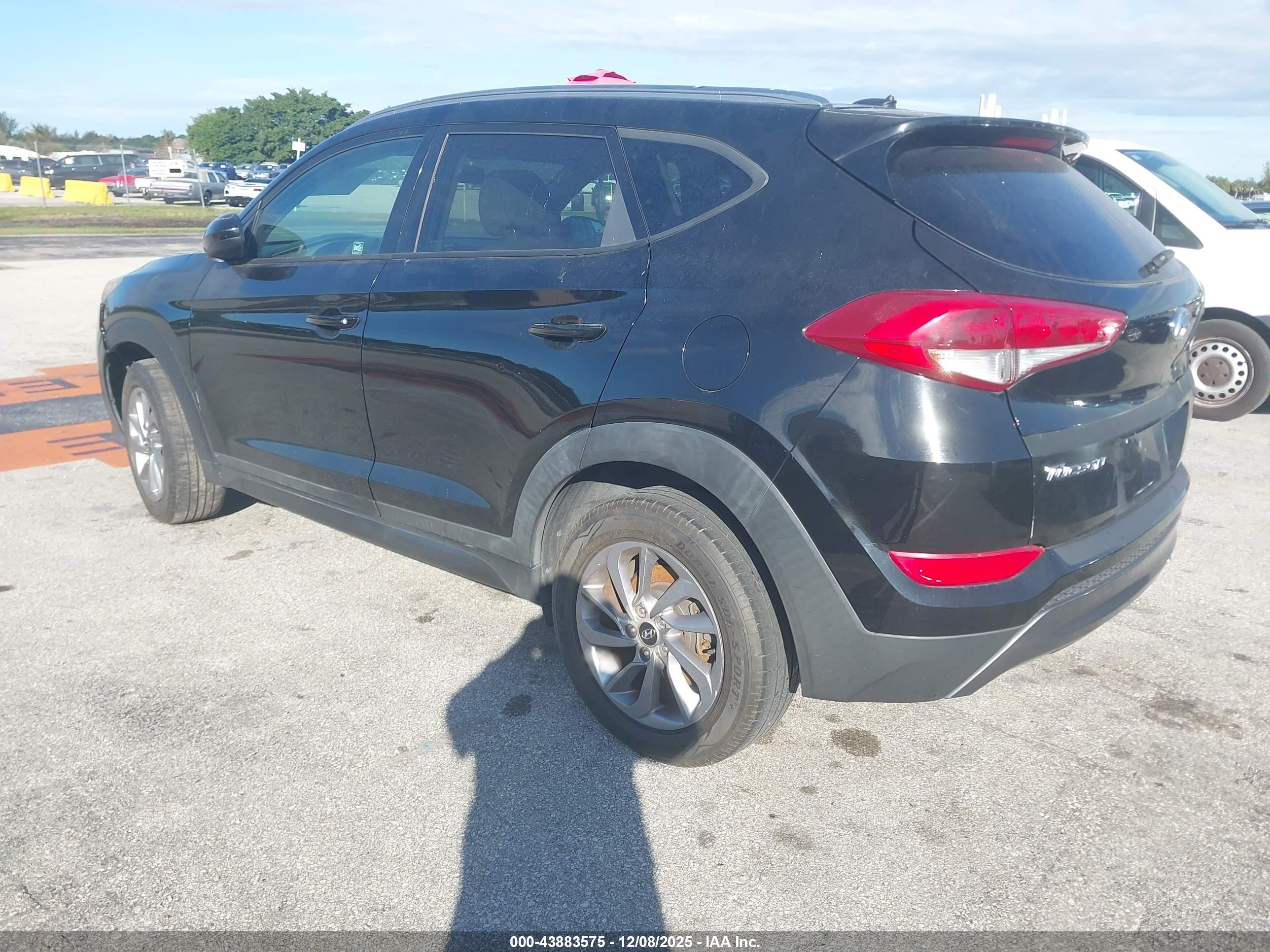 HYUNDAI TUCSON image 3