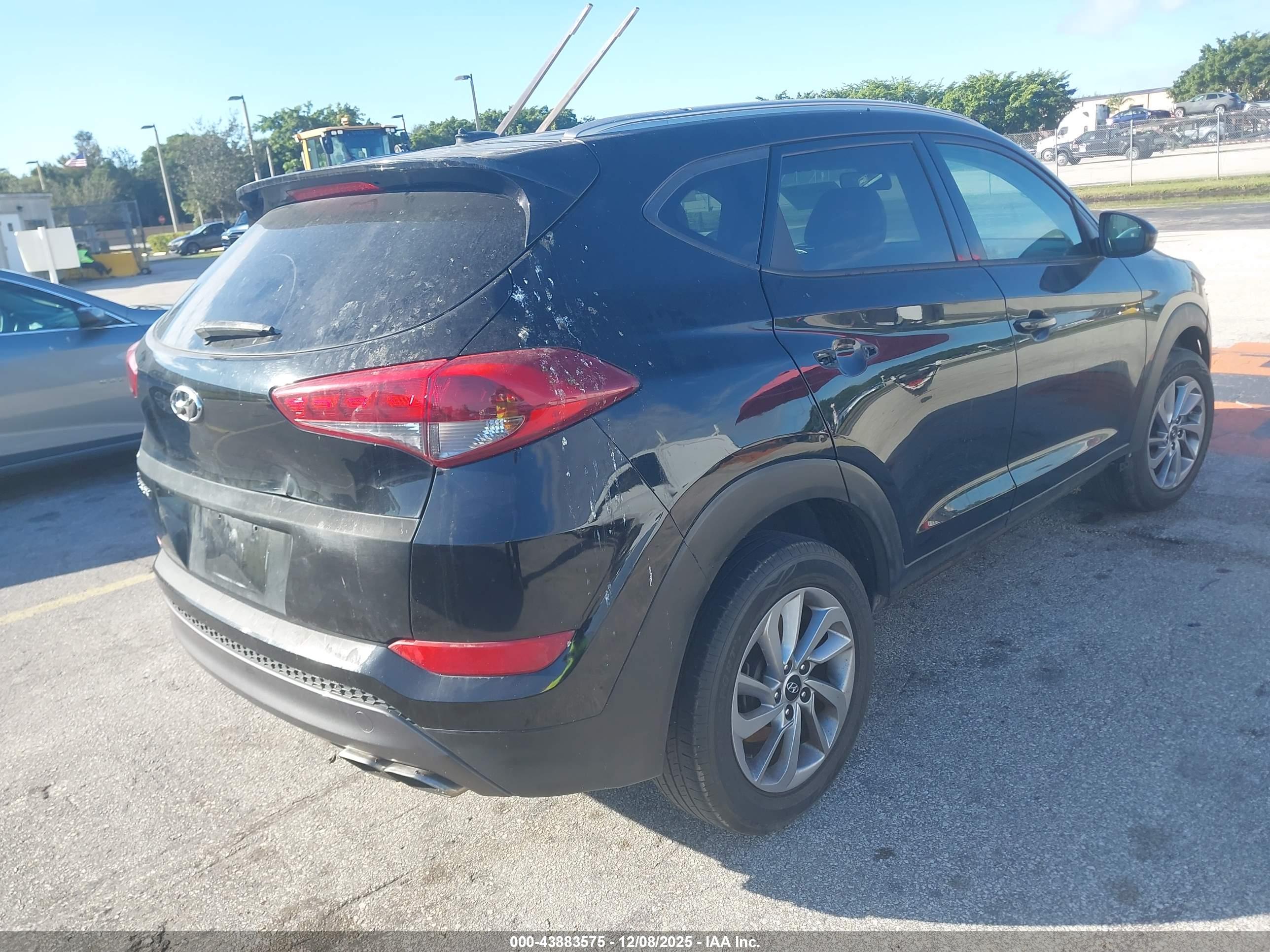 HYUNDAI TUCSON image 4