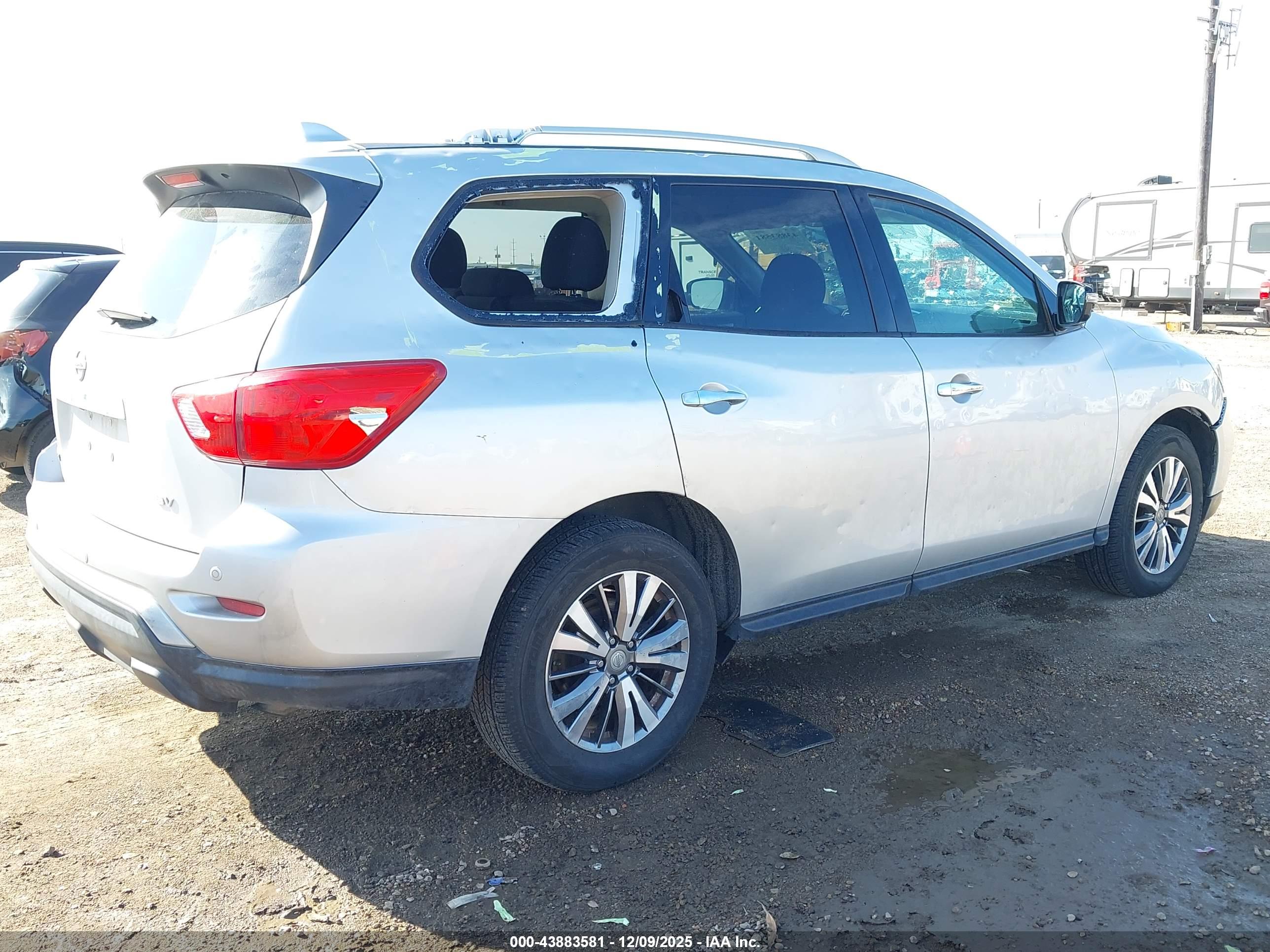 NISSAN PATHFINDER image 4