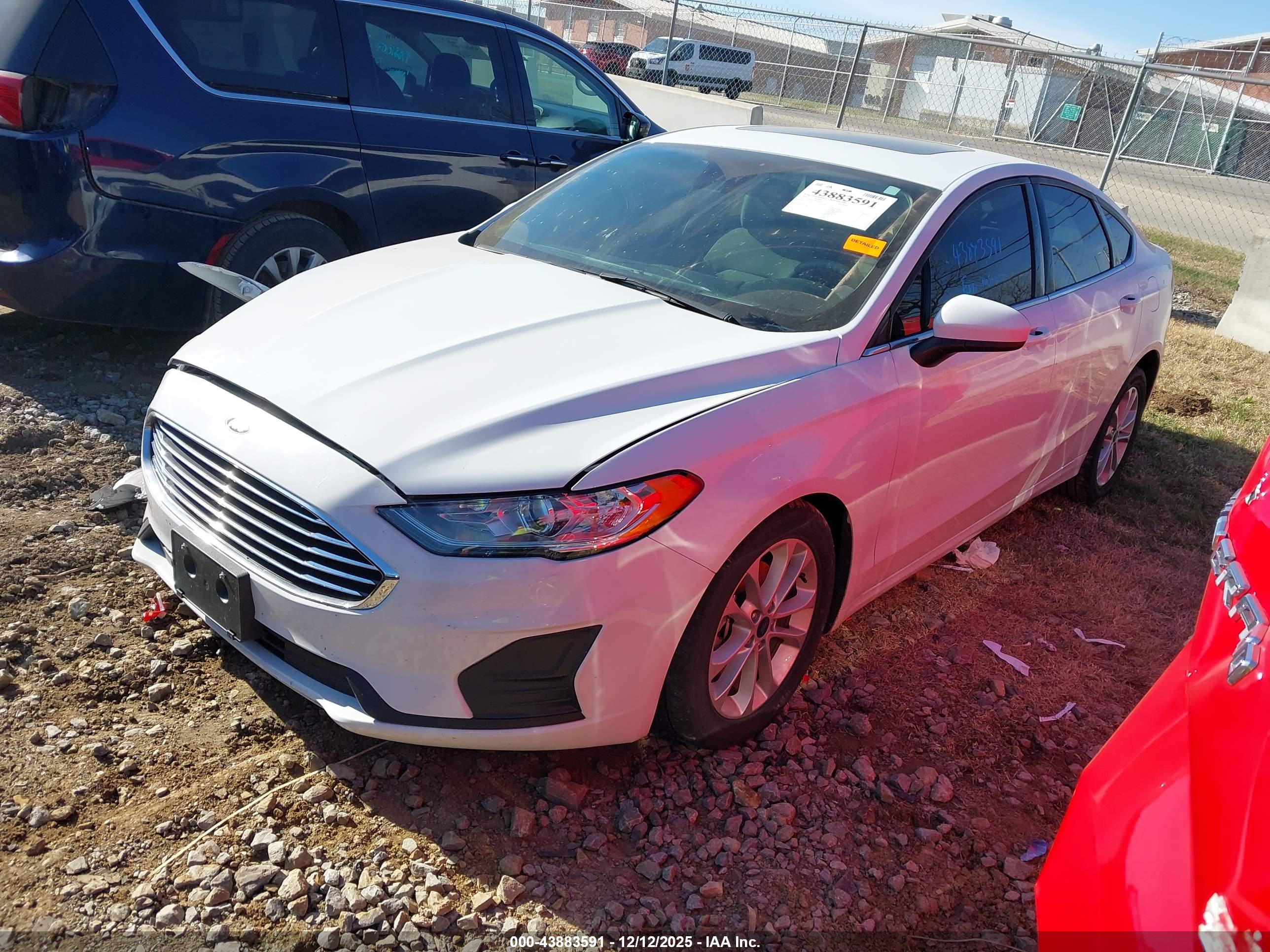 FORD FUSION image 2