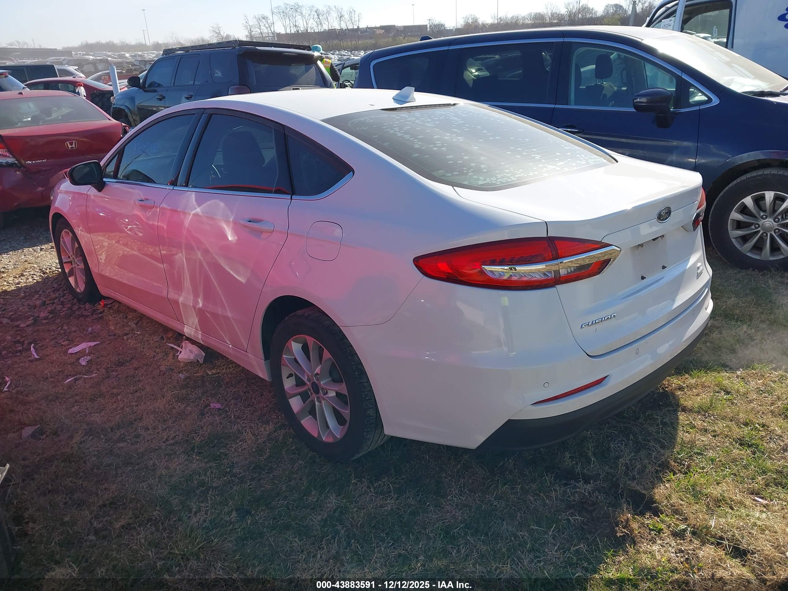 FORD FUSION image 3