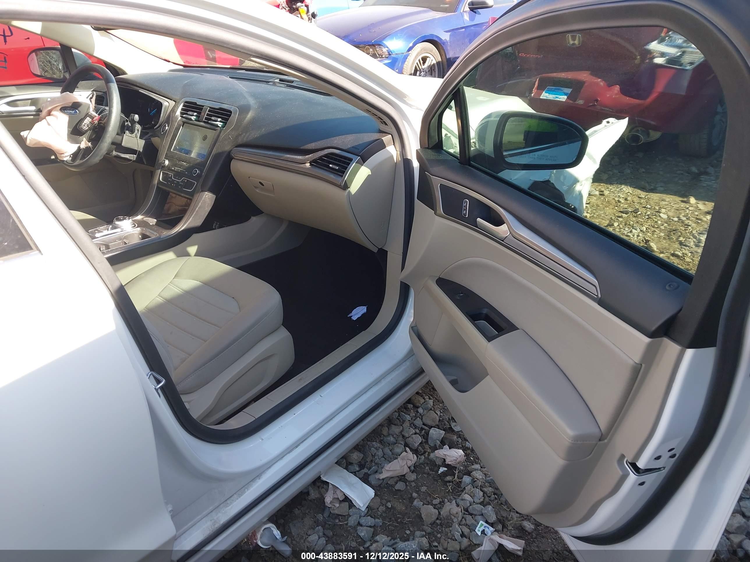 FORD FUSION image 5