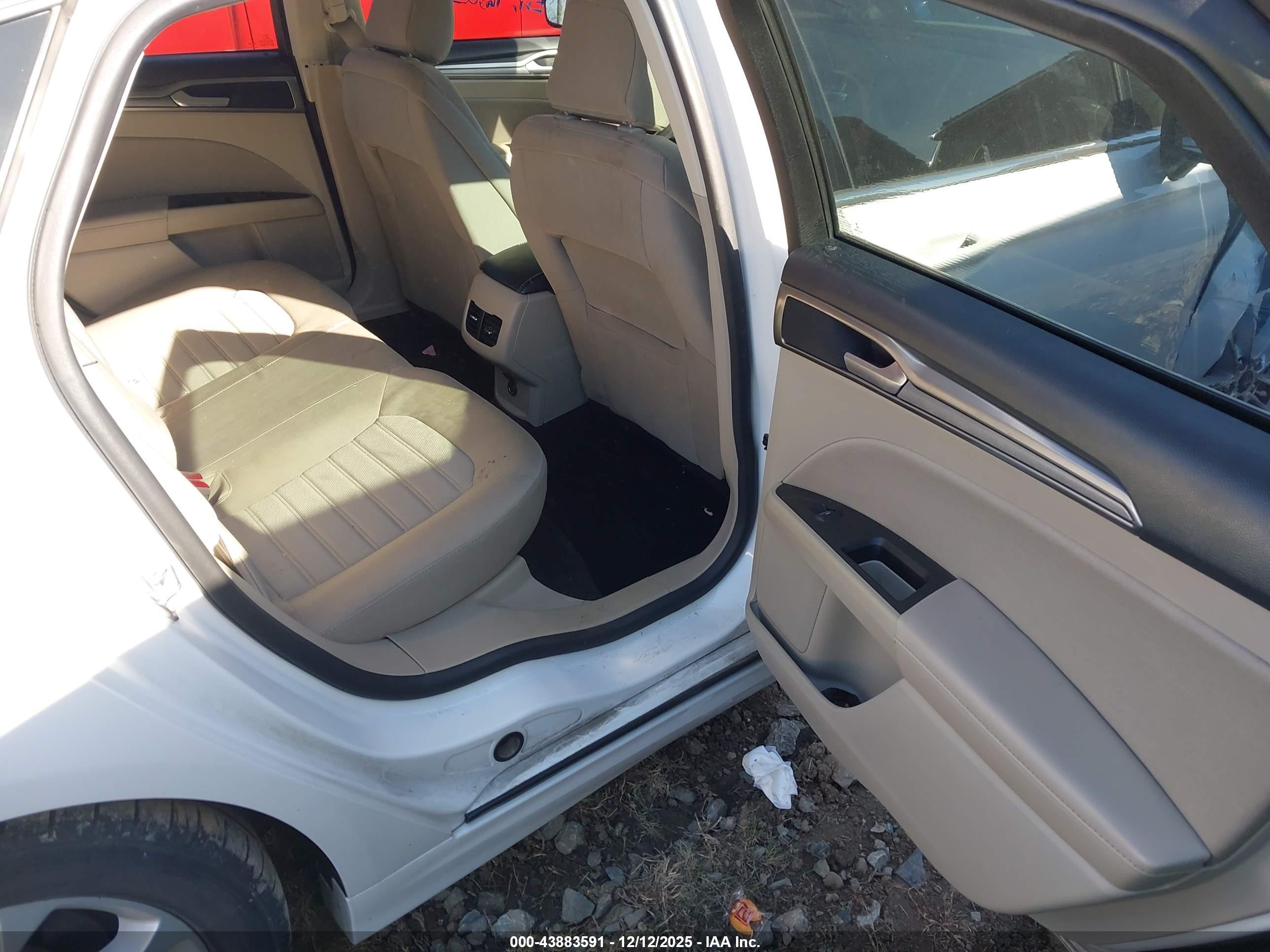 FORD FUSION image 8