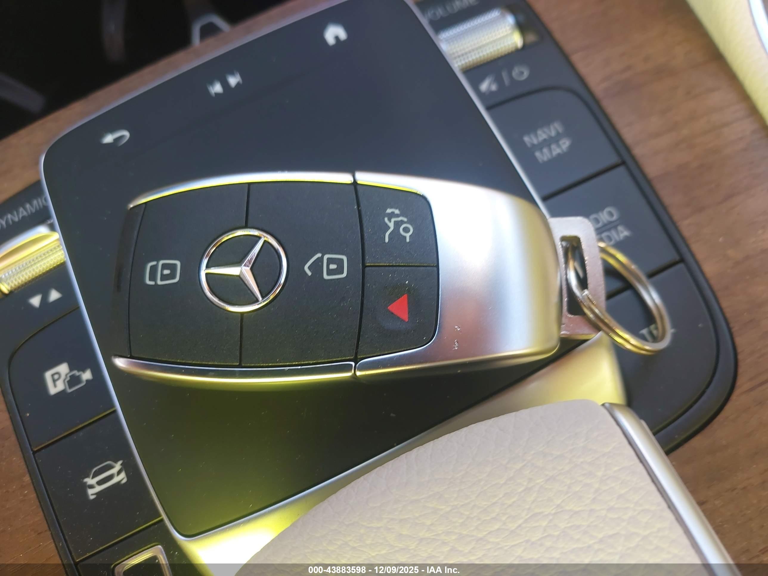 MERCEDES-BENZ GLS image 11