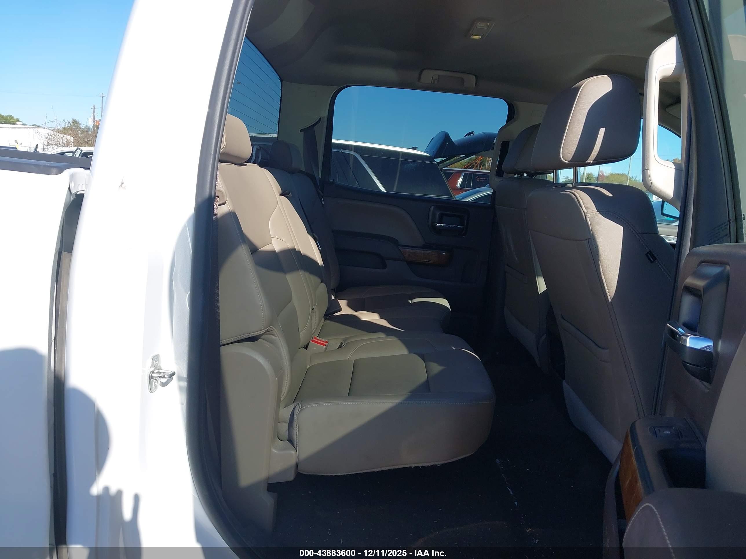 GMC SIERRA image 8