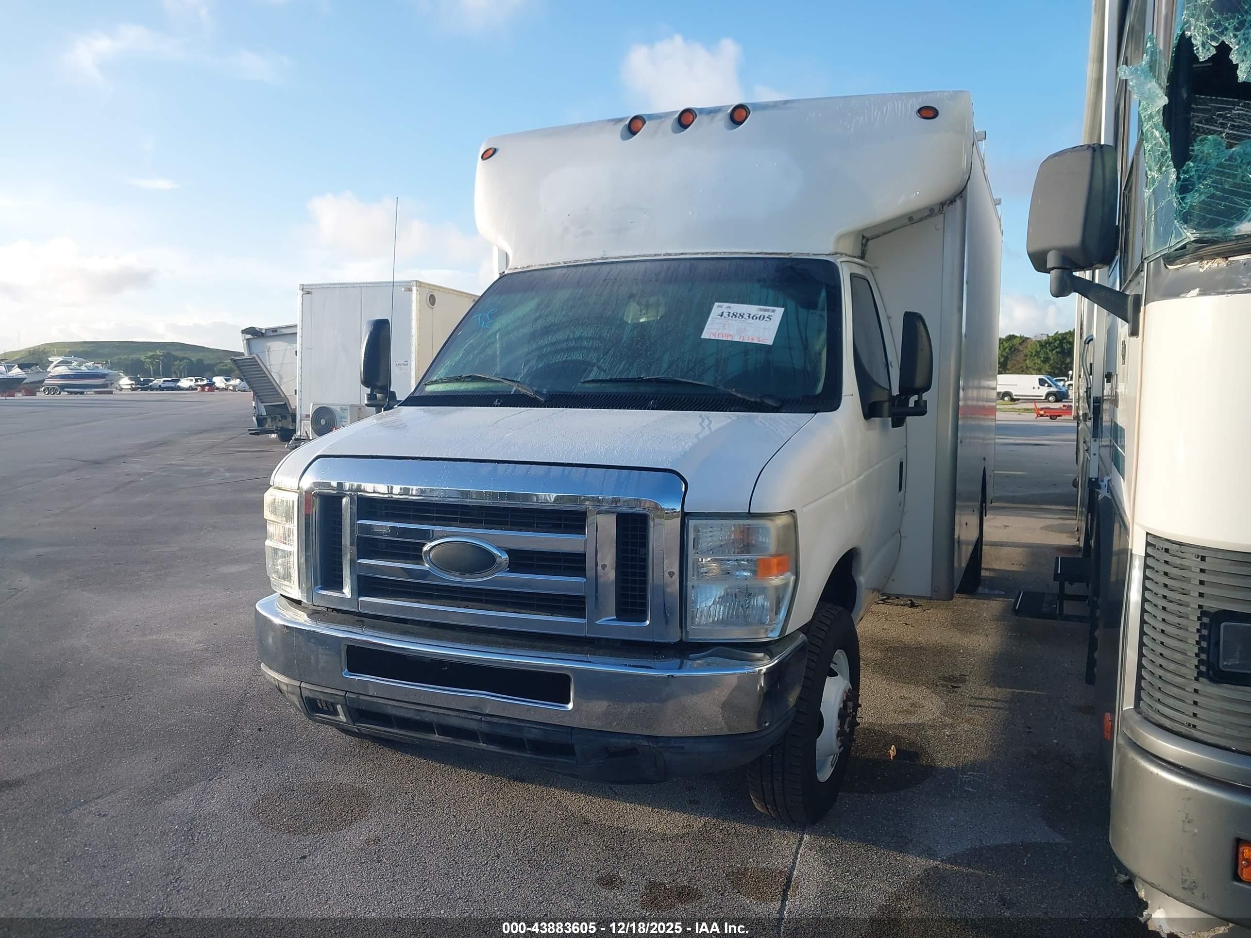 FORD E-450 image 2