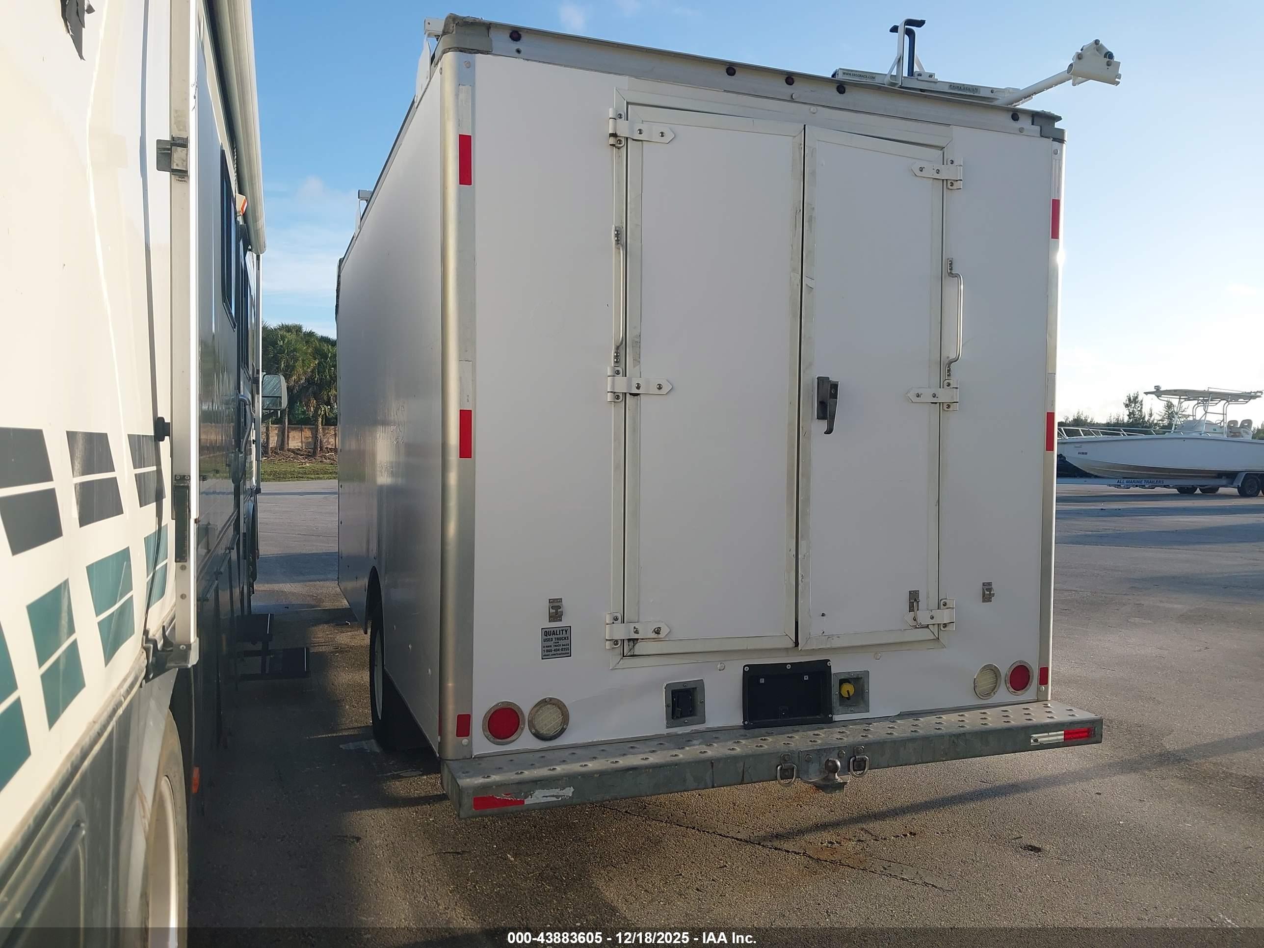FORD E-450 image 3