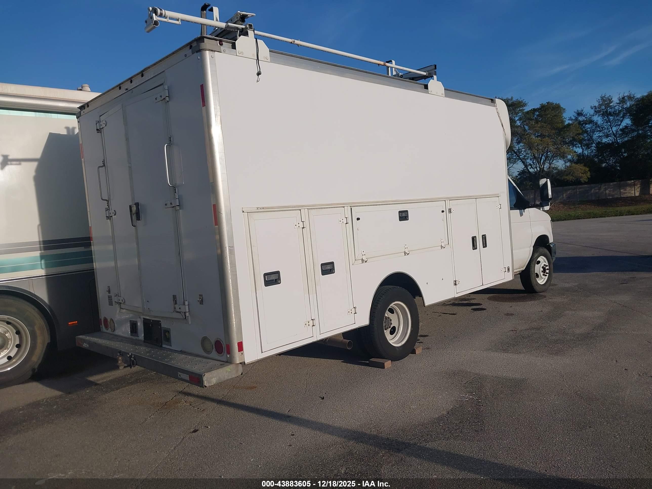 FORD E-450 image 4