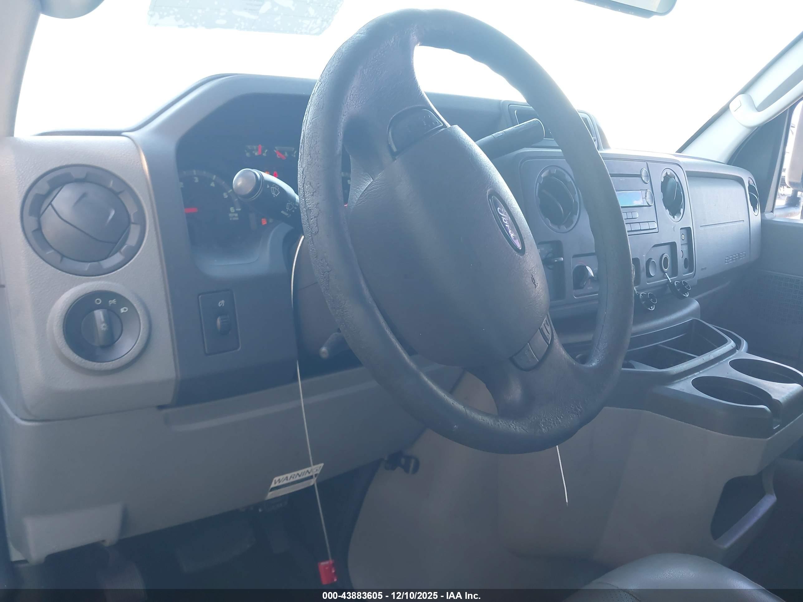 FORD E-450 image 7