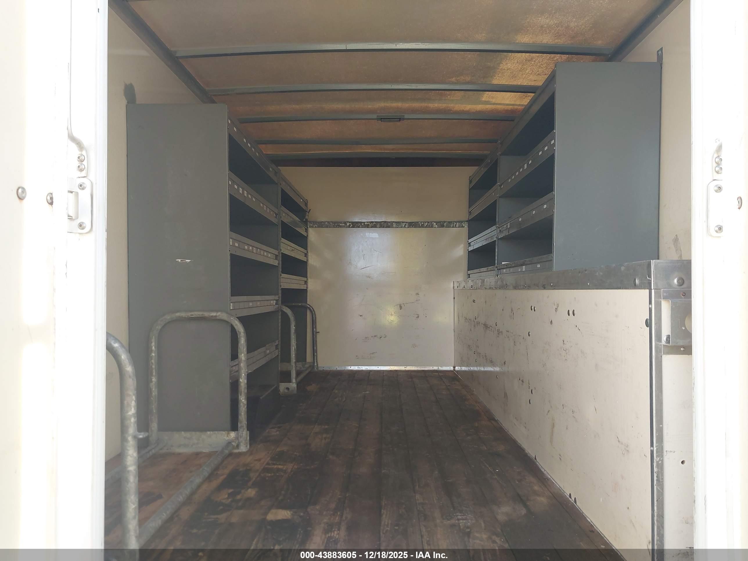 FORD E-450 image 8