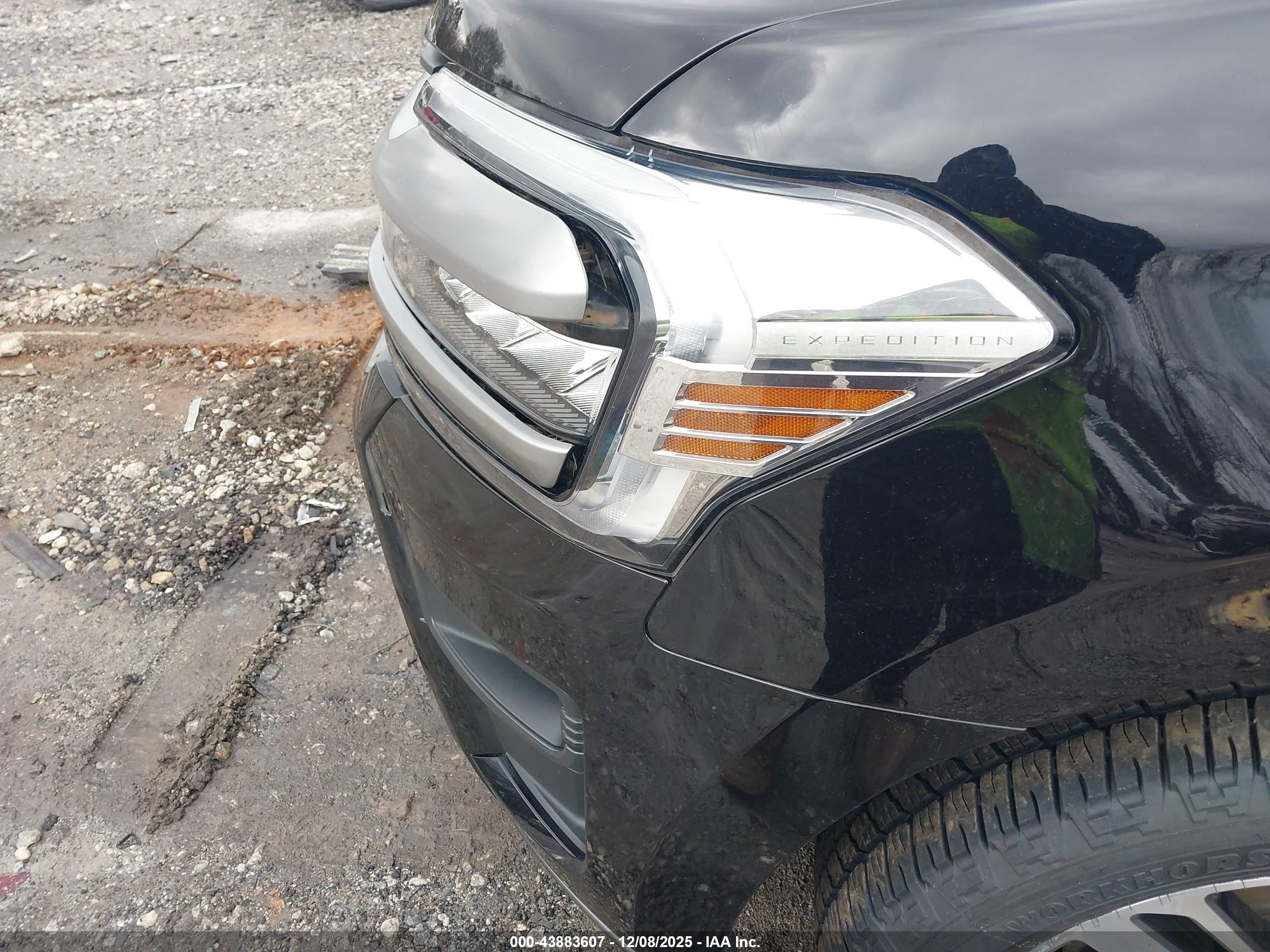 FORD EXPEDITION image 6